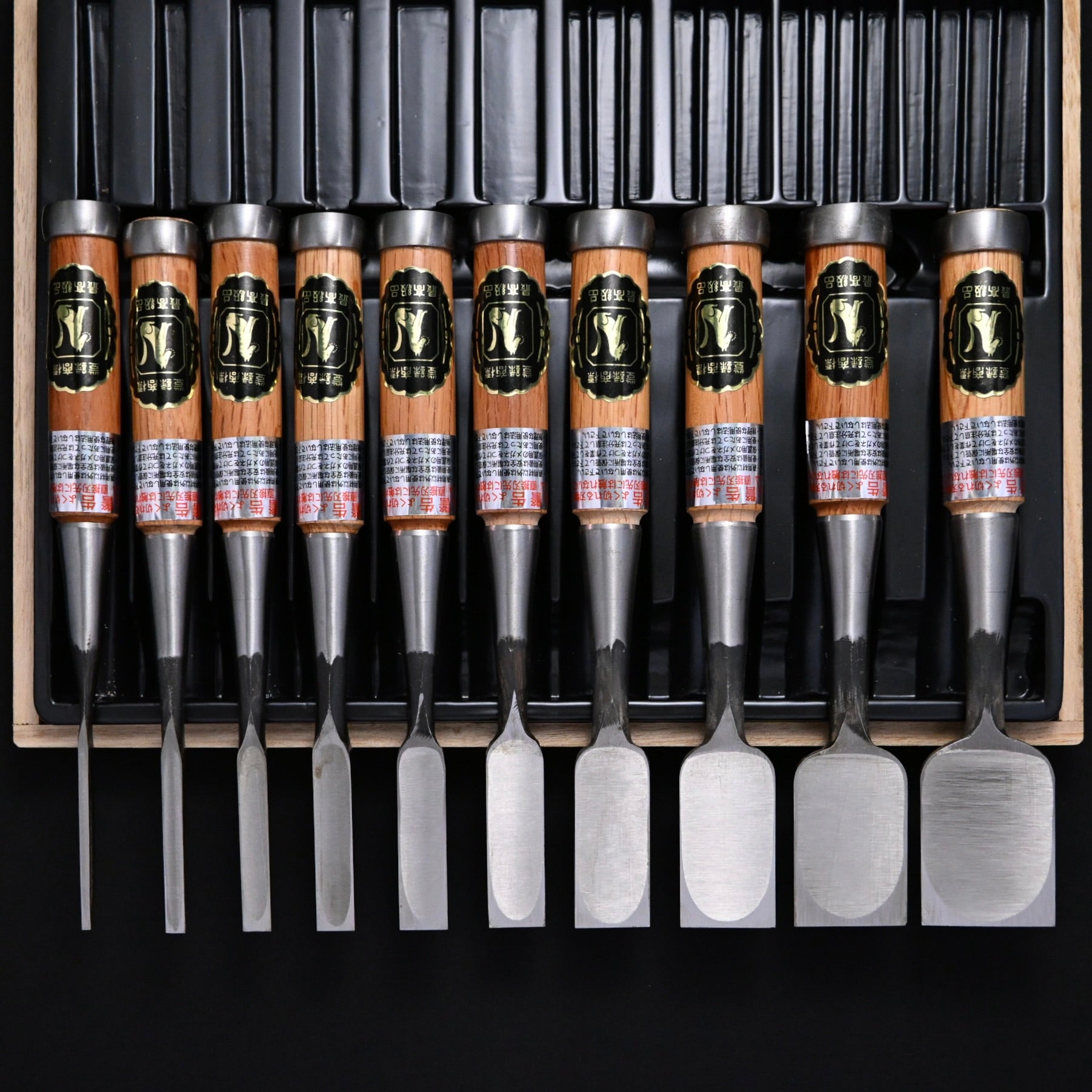 Kitsune Bench chisels set by Isono Nobuo 磯野信夫作 狐 追入組鑿 赤樫柄  Oirenomi