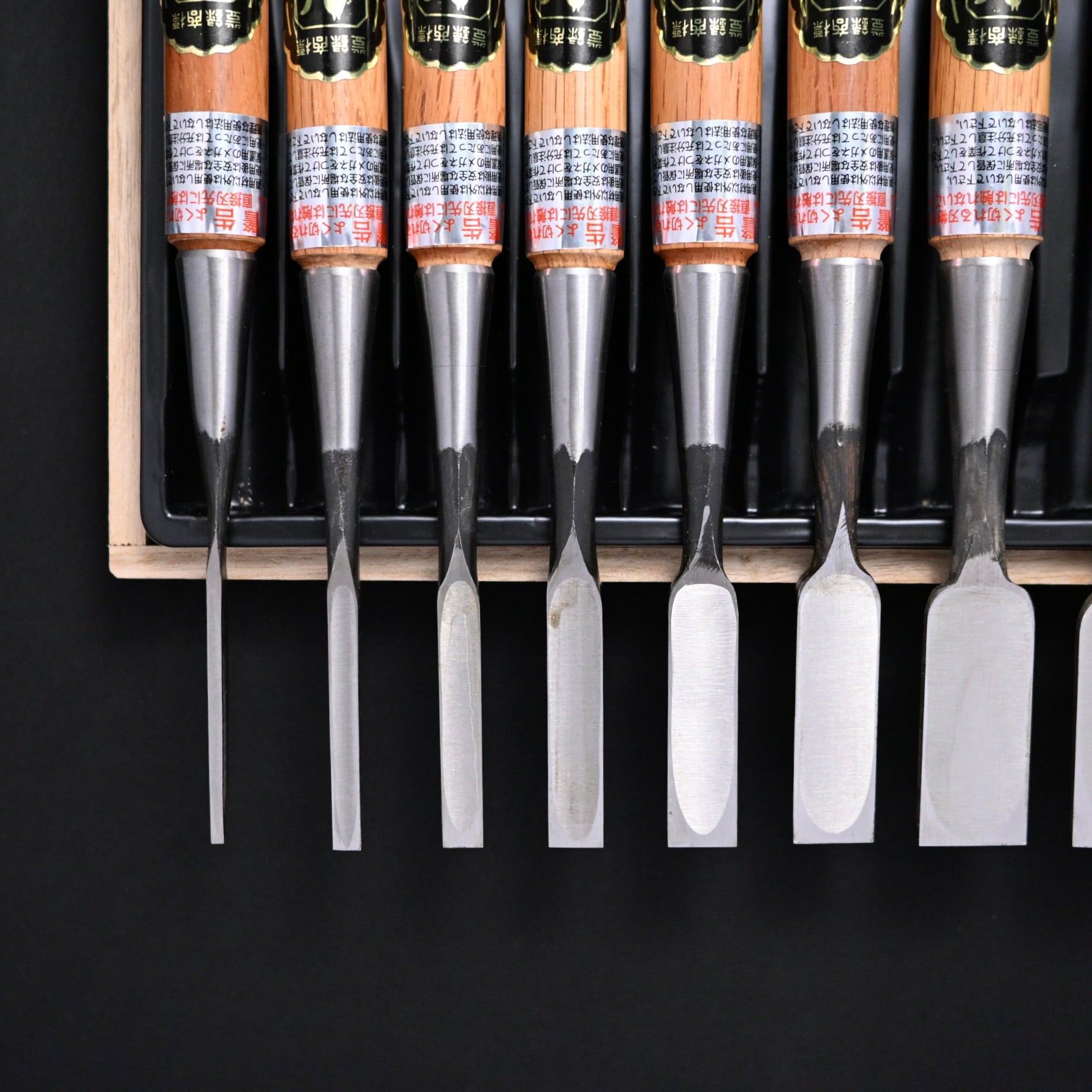 Kitsune Bench chisels set by Isono Nobuo 磯野信夫作 狐 追入組鑿 赤樫柄  Oirenomi