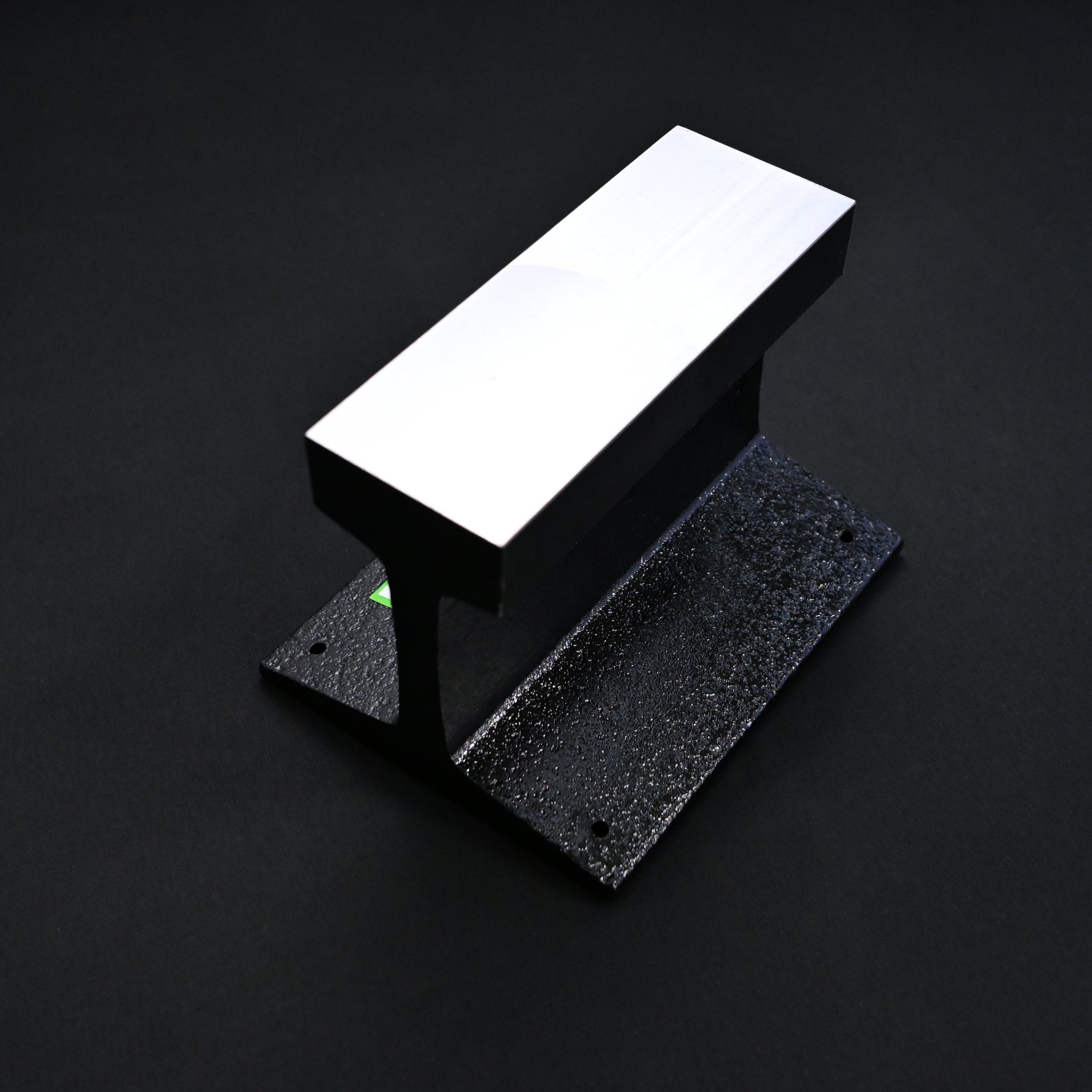 土牛 レール床   Rail Anvil by Dogyu