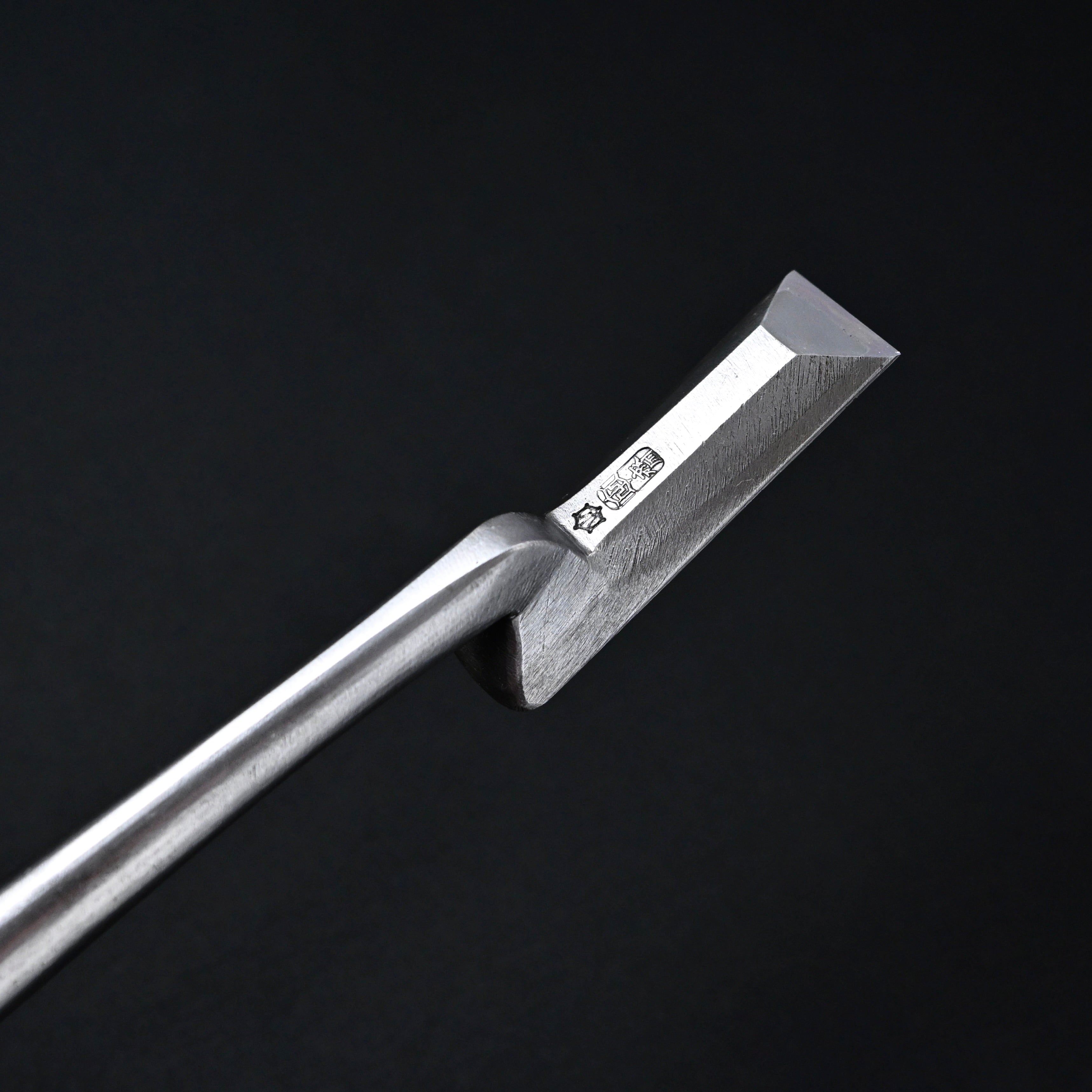 田斎作 磨仕上 面取鏝のみ アゴ付 赤樫柄 21mm   Tasai Special Trowel chisel (Kote nomi)  Polish finished with Red oak handle