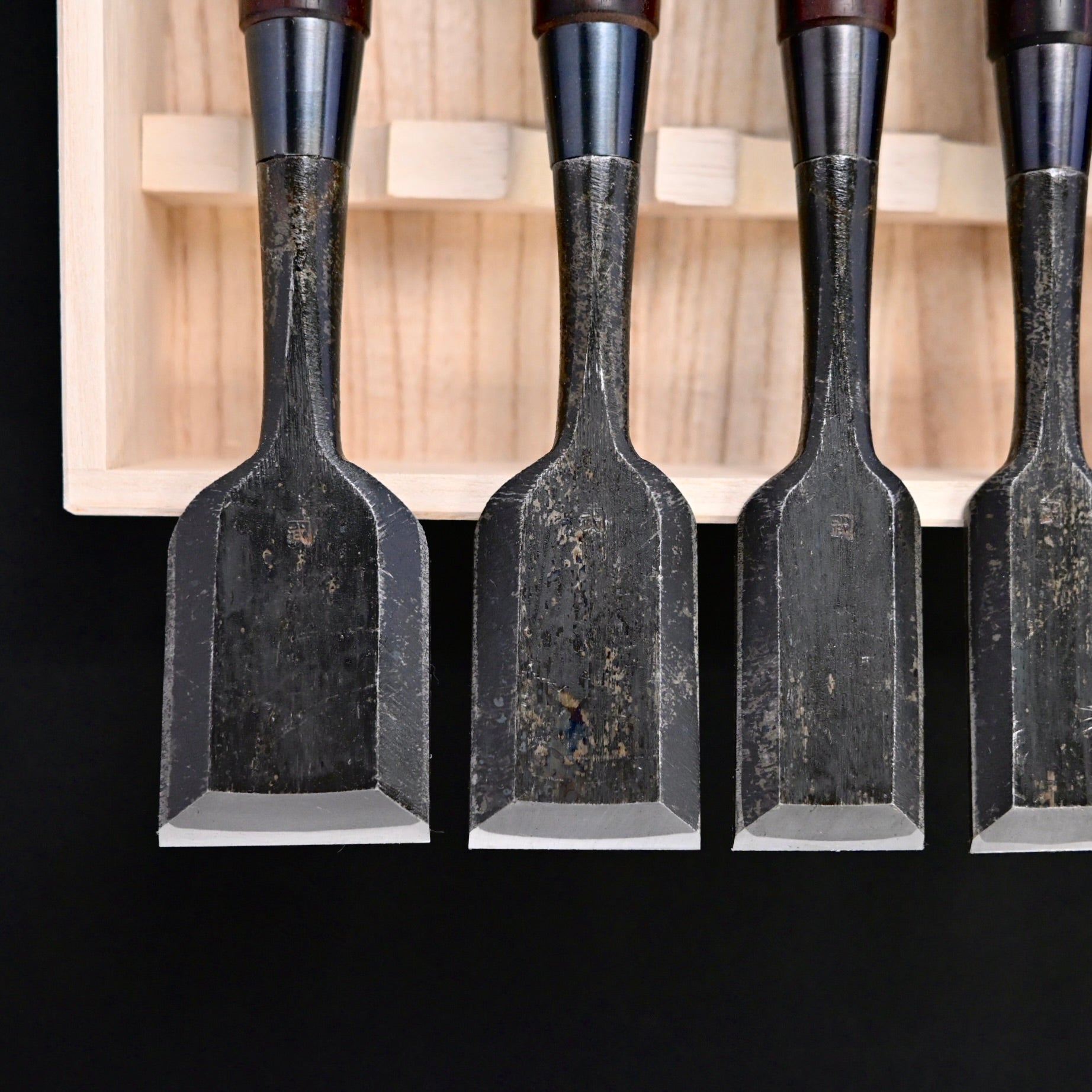 Kanetake Bench chisels set with Ebony Handle by Takahashi Norikazu  高橋典三作 カネ武 追入組鑿 黒檀柄