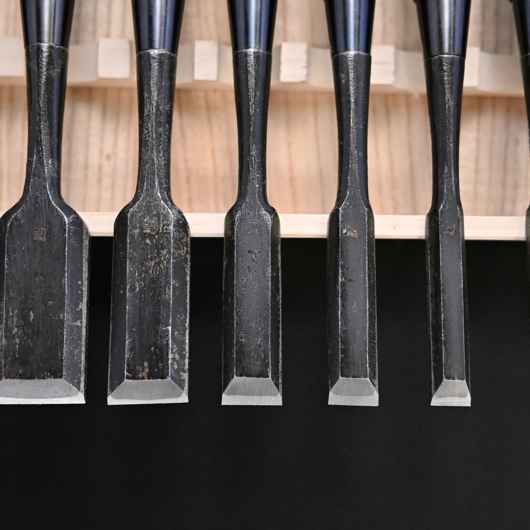 Kanetake Bench chisels set with Ebony Handle by Takahashi Norikazu  高橋典三作 カネ武 追入組鑿 黒檀柄