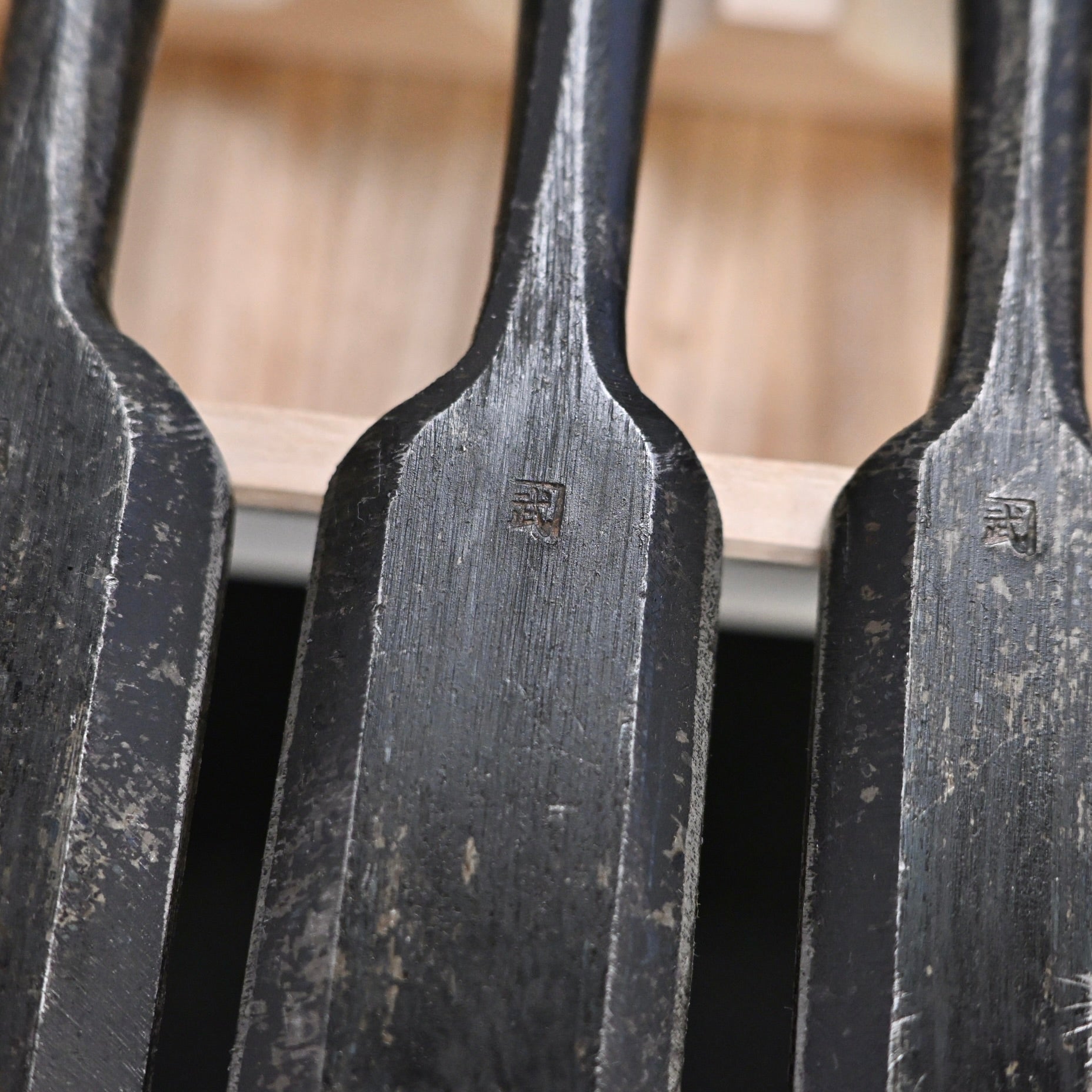 Kanetake Bench chisels set with Ebony Handle by Takahashi Norikazu  高橋典三作 カネ武 追入組鑿 黒檀柄