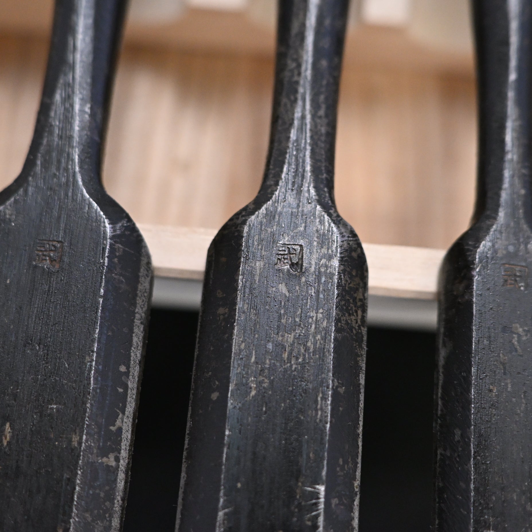 Kanetake Bench chisels set with Ebony Handle by Takahashi Norikazu  高橋典三作 カネ武 追入組鑿 黒檀柄