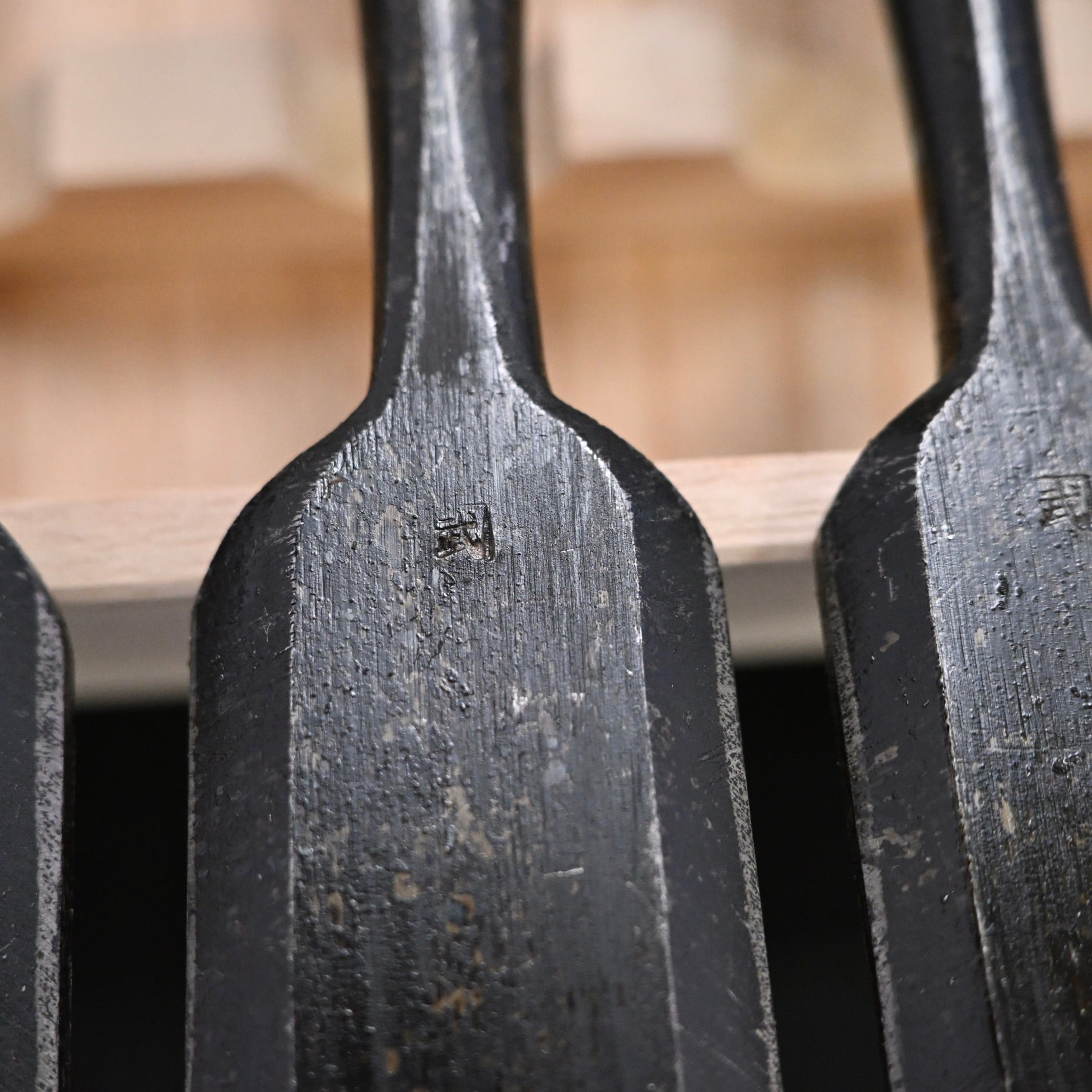 Kanetake Bench chisels set with rosewood Handle by Takahashi Norikazu  高橋典三作 カネ武 追入組鑿 紫檀柄