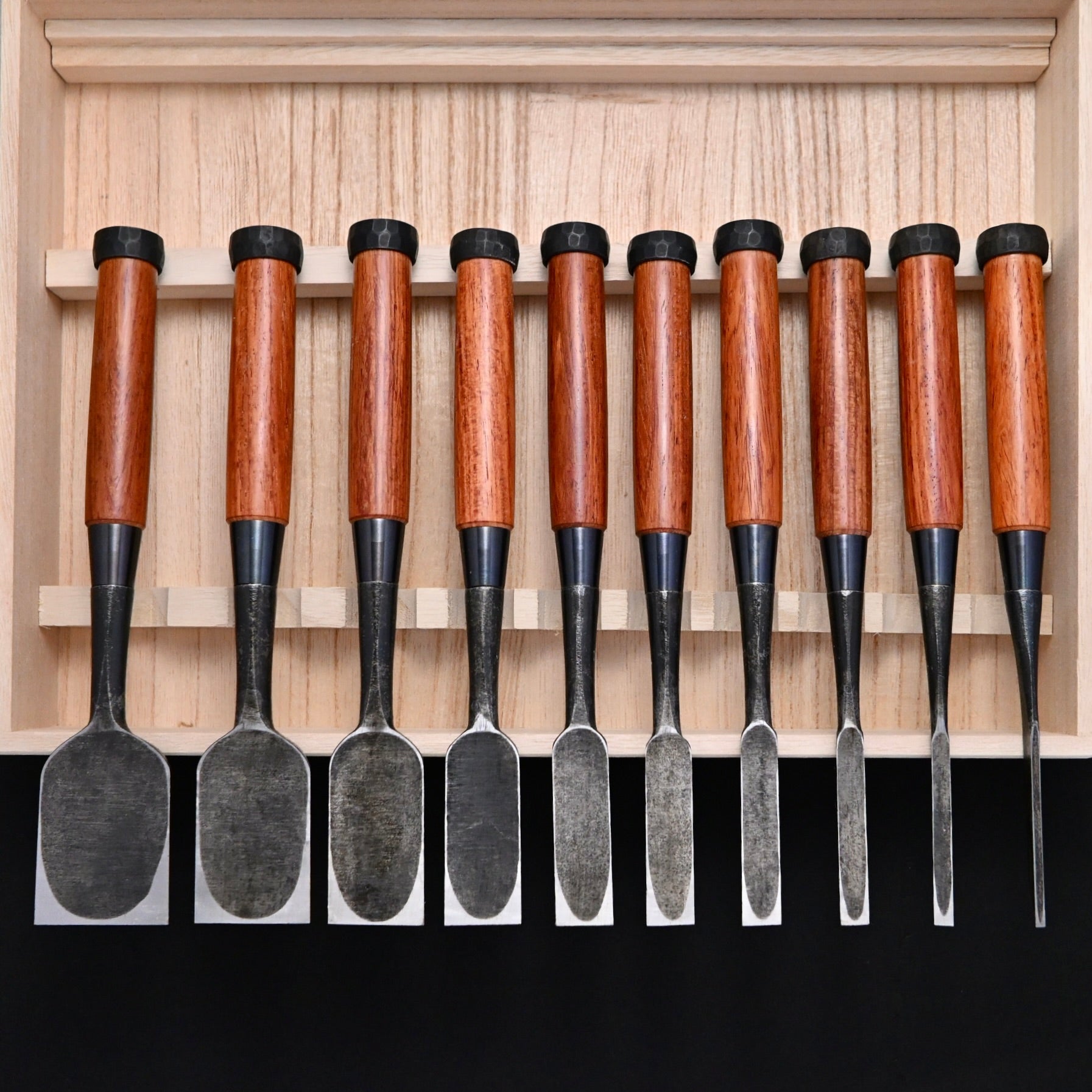 Kanetake Bench chisels set with rosewood Handle by Takahashi Norikazu  高橋典三作 カネ武 追入組鑿 紫檀柄