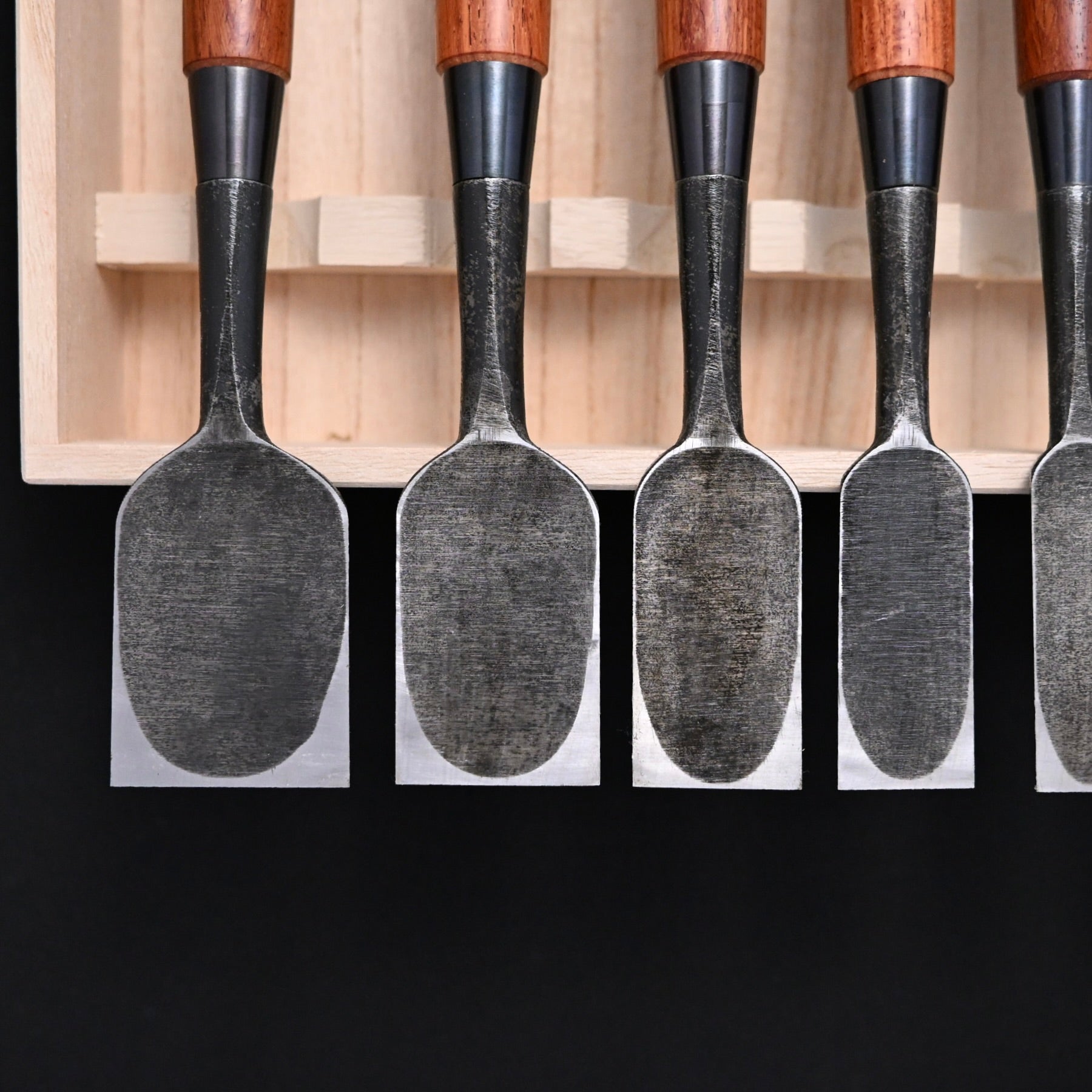 Kanetake Bench chisels set with rosewood Handle by Takahashi Norikazu  高橋典三作 カネ武 追入組鑿 紫檀柄