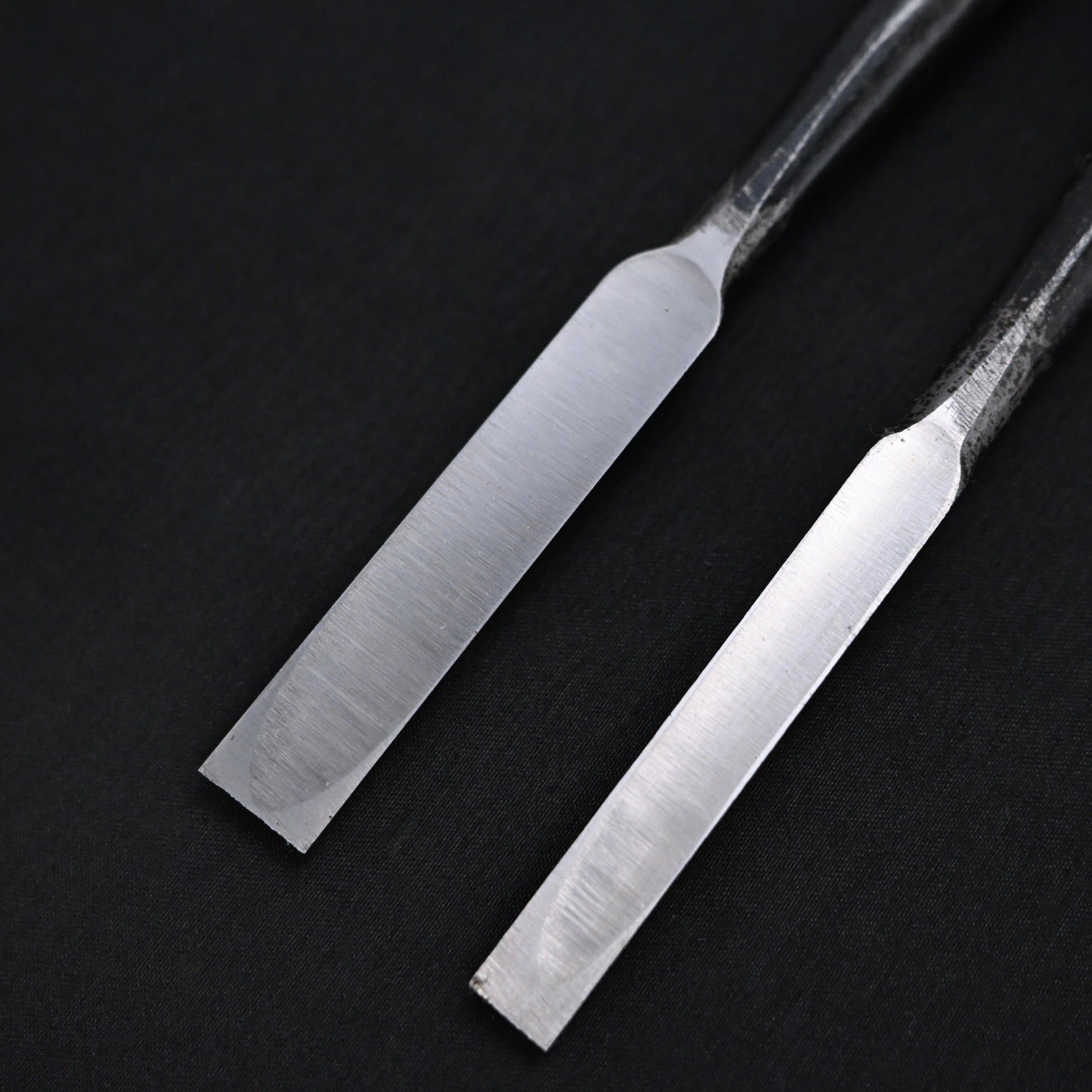 カネ武 鎬 追入鑿 タガヤサン柄 高橋典三作   Kanetake Dovetail chisels Bombay Blackwood Handles by Takahashi Norikazu
