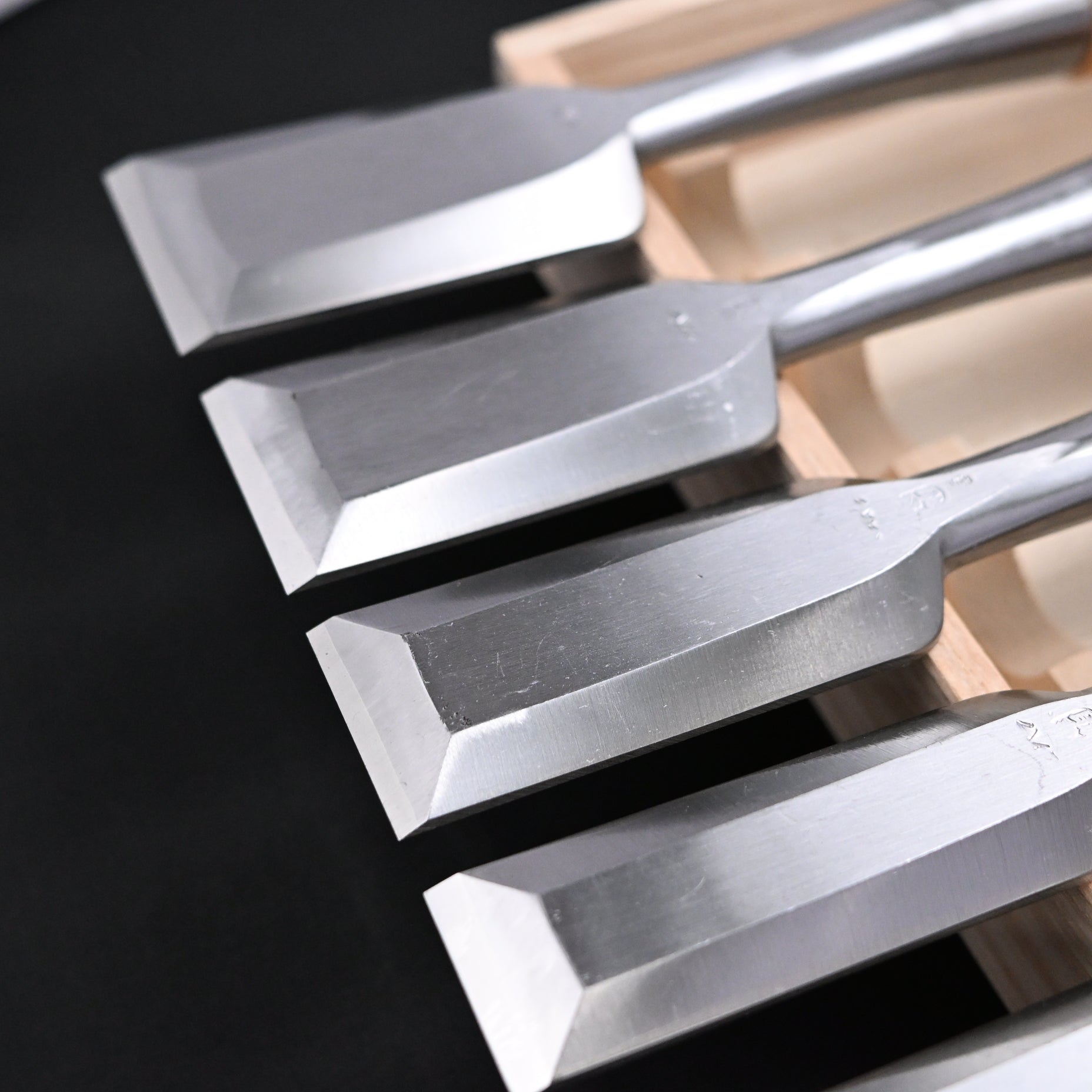 Sukemaru 4th High-Speed Steel Timber chisels set by Usui Yoshio 　四代助丸 碓氷淑郎 叩き組鑿 三つ裏  6本組 tatakinomi