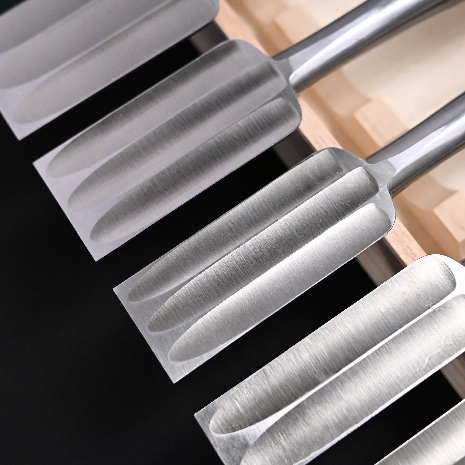 Sukemaru 4th High-Speed Steel Timber chisels set by Usui Yoshio 　四代助丸 碓氷淑郎 叩き組鑿 三つ裏  6本組 tatakinomi