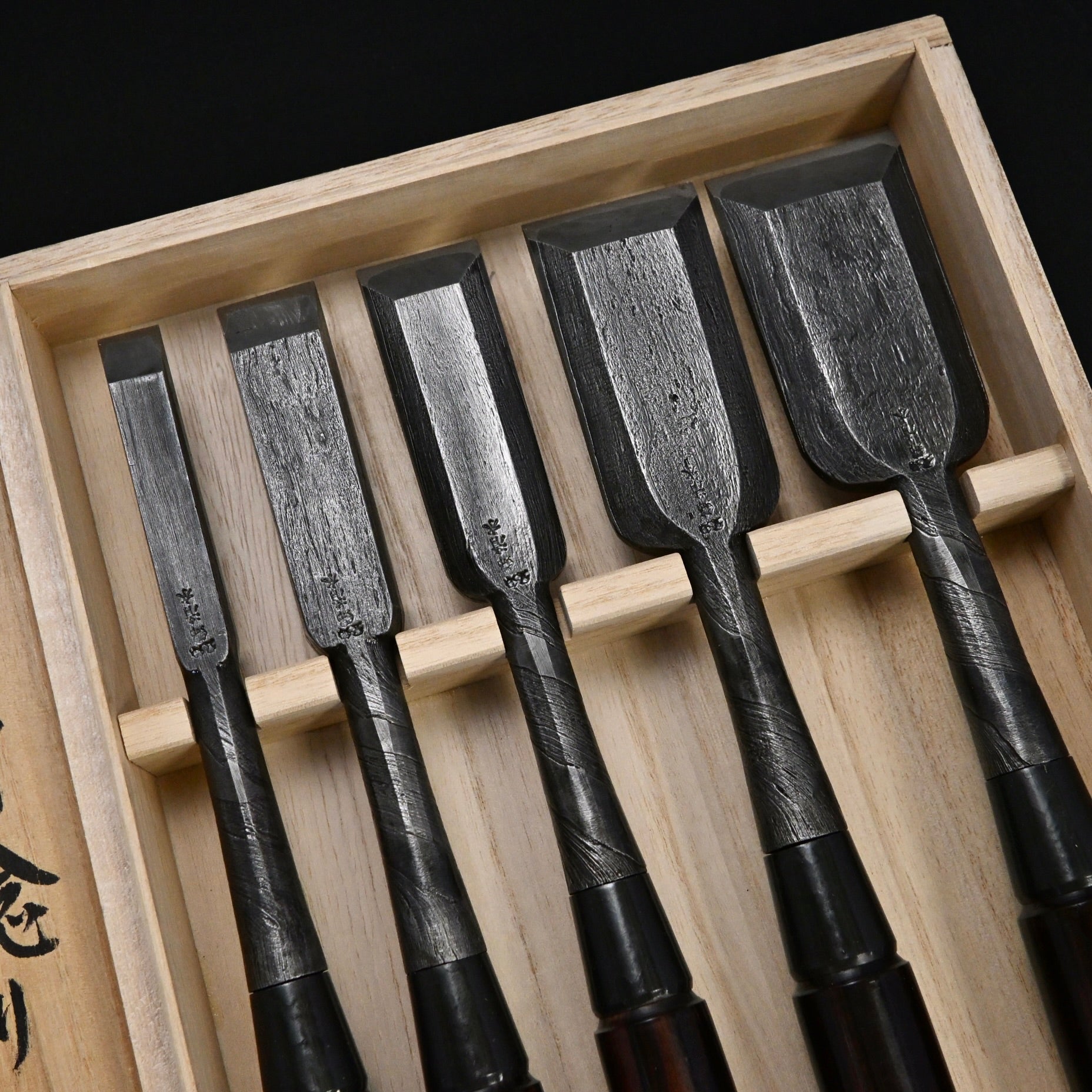 #12掘出し物  錦清水 叩き鑿5本組 黒檀柄     Rare Stock Nishiki Kiyomi Timber Chisels Set 5pc with Ebony Handle