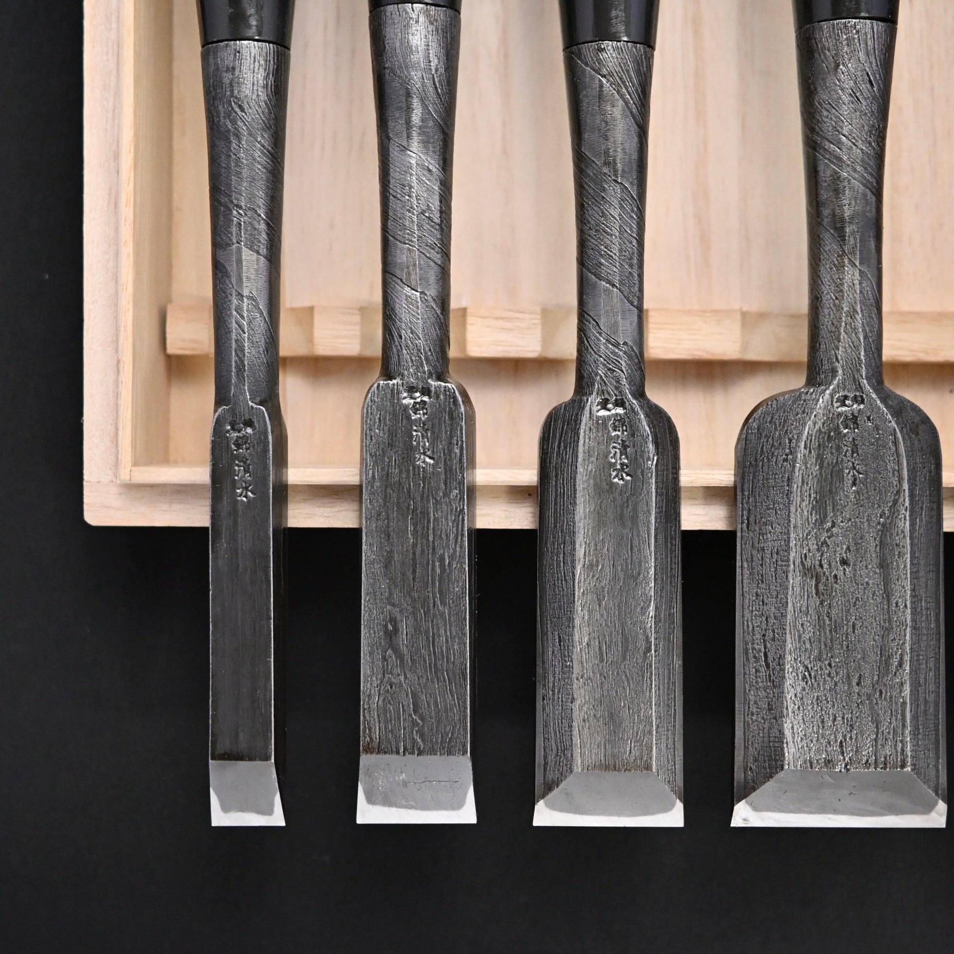#12掘出し物  錦清水 叩き鑿5本組 黒檀柄     Rare Stock Nishiki Kiyomi Timber Chisels Set 5pc with Ebony Handle