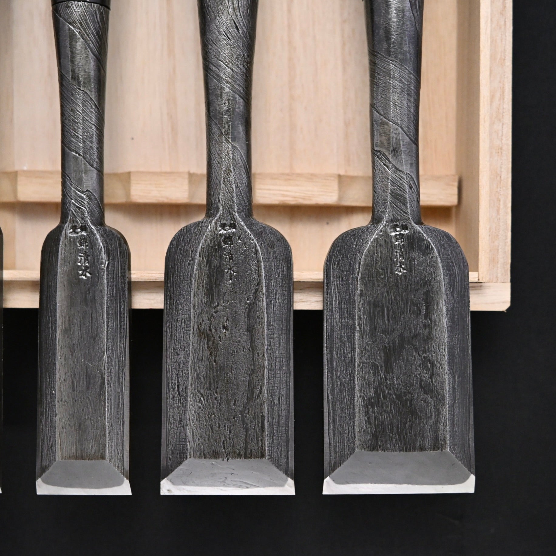#12掘出し物  錦清水 叩き鑿5本組 黒檀柄     Rare Stock Nishiki Kiyomi Timber Chisels Set 5pc with Ebony Handle