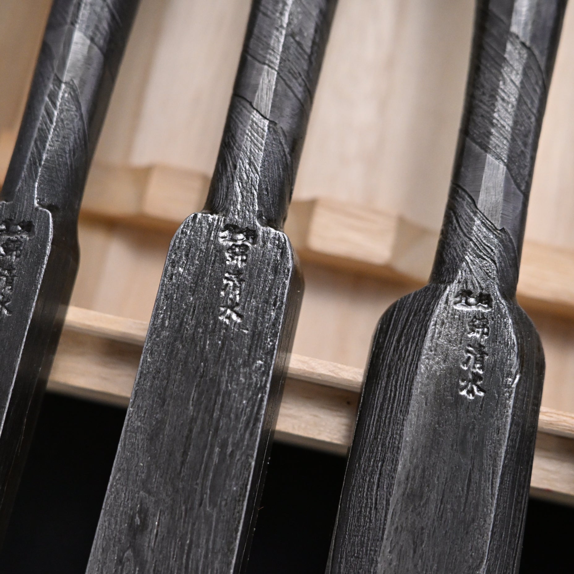 #12掘出し物  錦清水 叩き鑿5本組 黒檀柄     Rare Stock Nishiki Kiyomi Timber Chisels Set 5pc with Ebony Handle