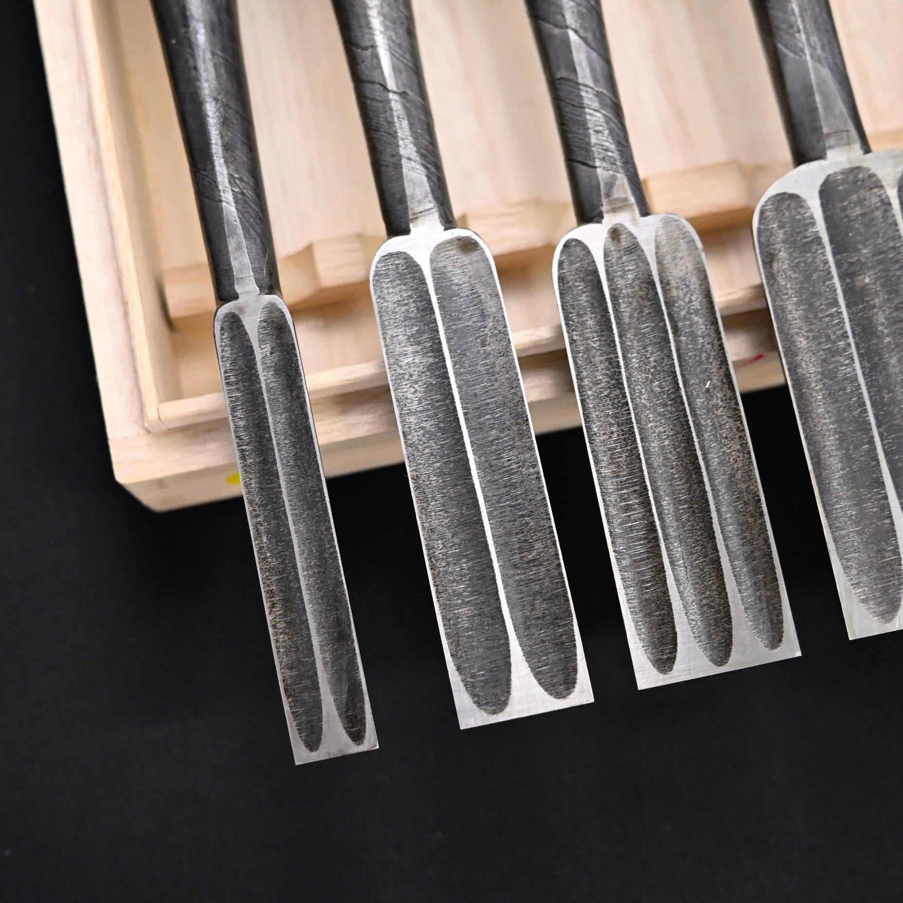 #12掘出し物  錦清水 叩き鑿5本組 黒檀柄     Rare Stock Nishiki Kiyomi Timber Chisels Set 5pc with Ebony Handle