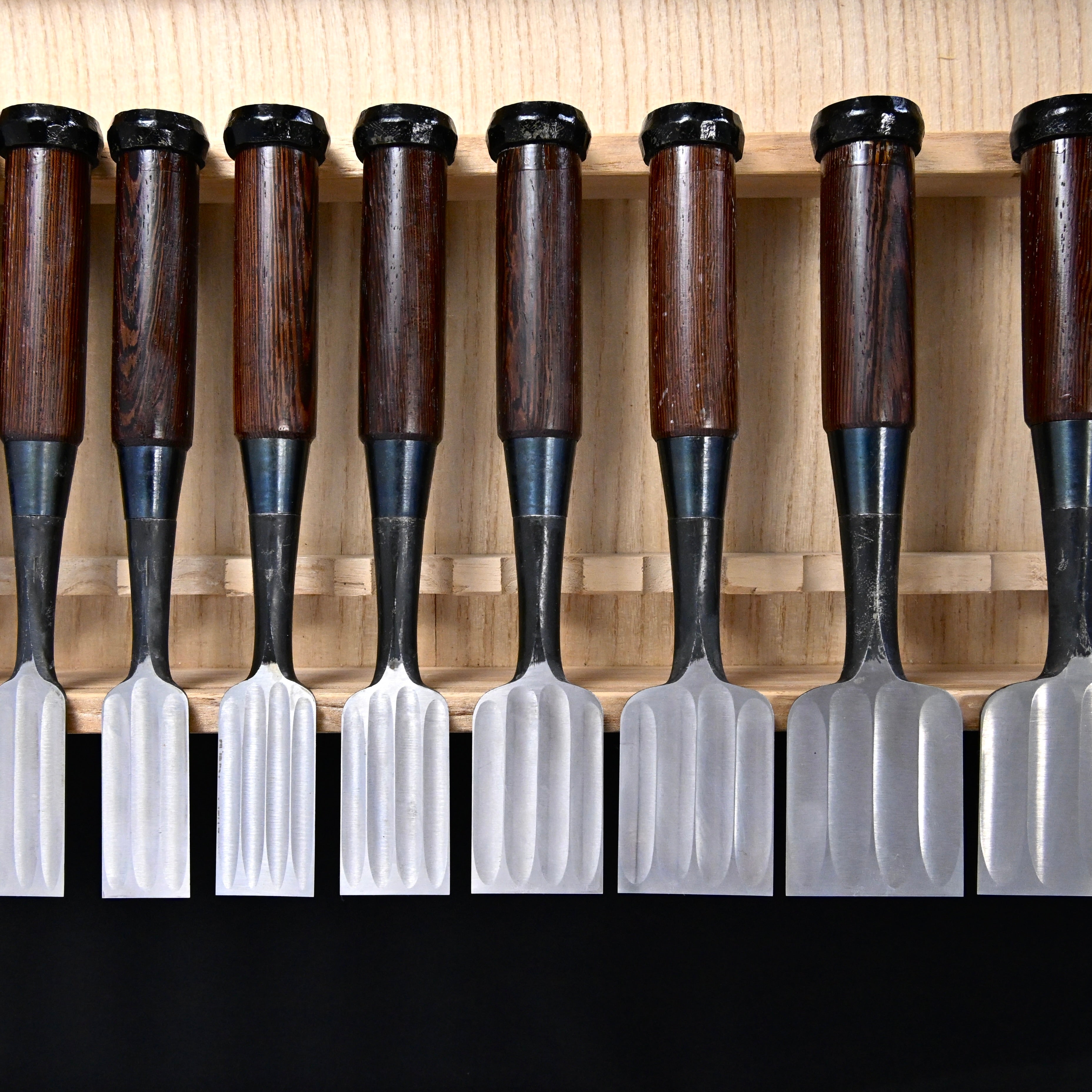希少品  二代越孝 黒打 四ツ裏 磨仕上 20本組鑿 白紙鋼      Authentic Vintage Koshitaka Second Generation 20pc chisels set
