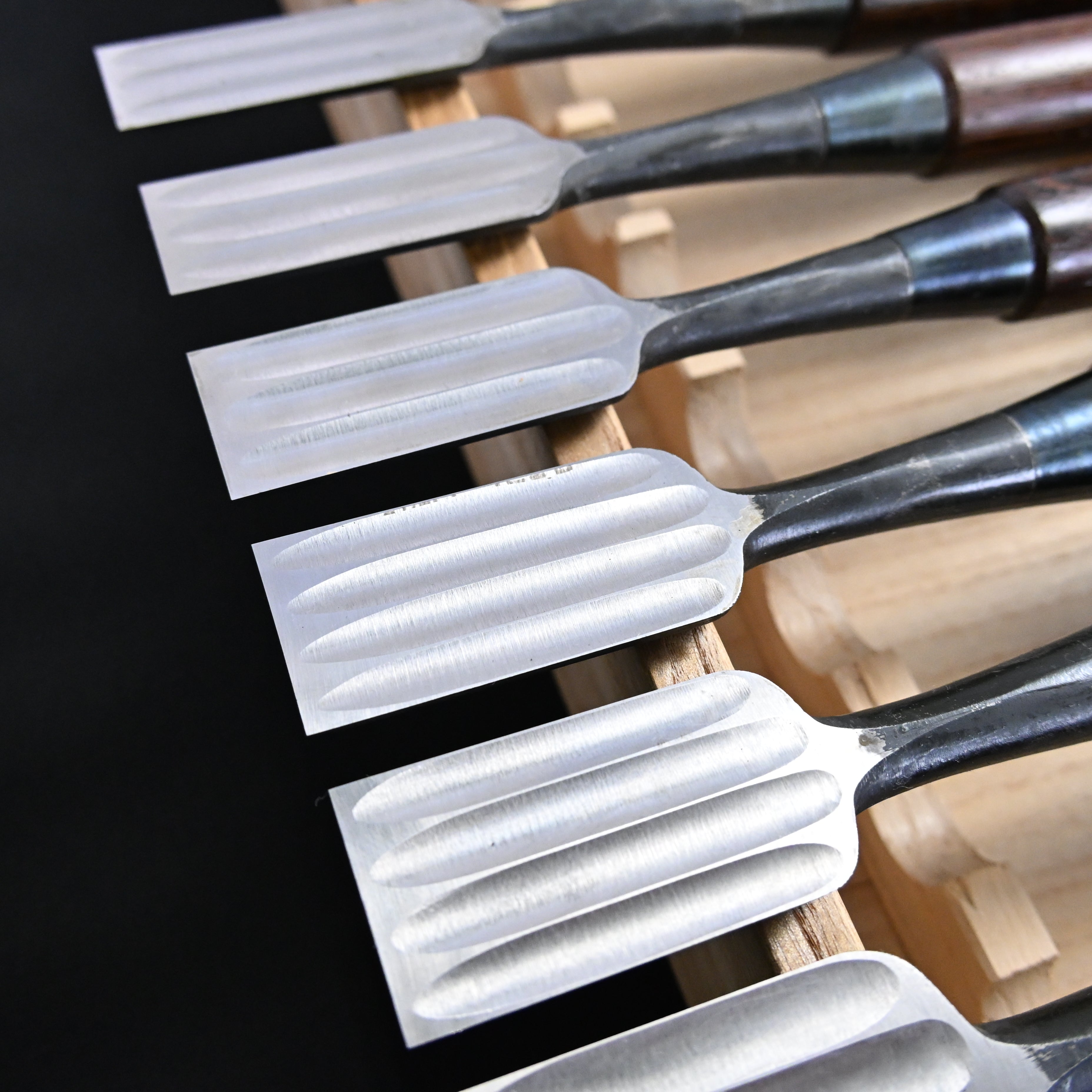 希少品  二代越孝 黒打 四ツ裏 磨仕上 20本組鑿 白紙鋼      Authentic Vintage Koshitaka Second Generation 20pc chisels set