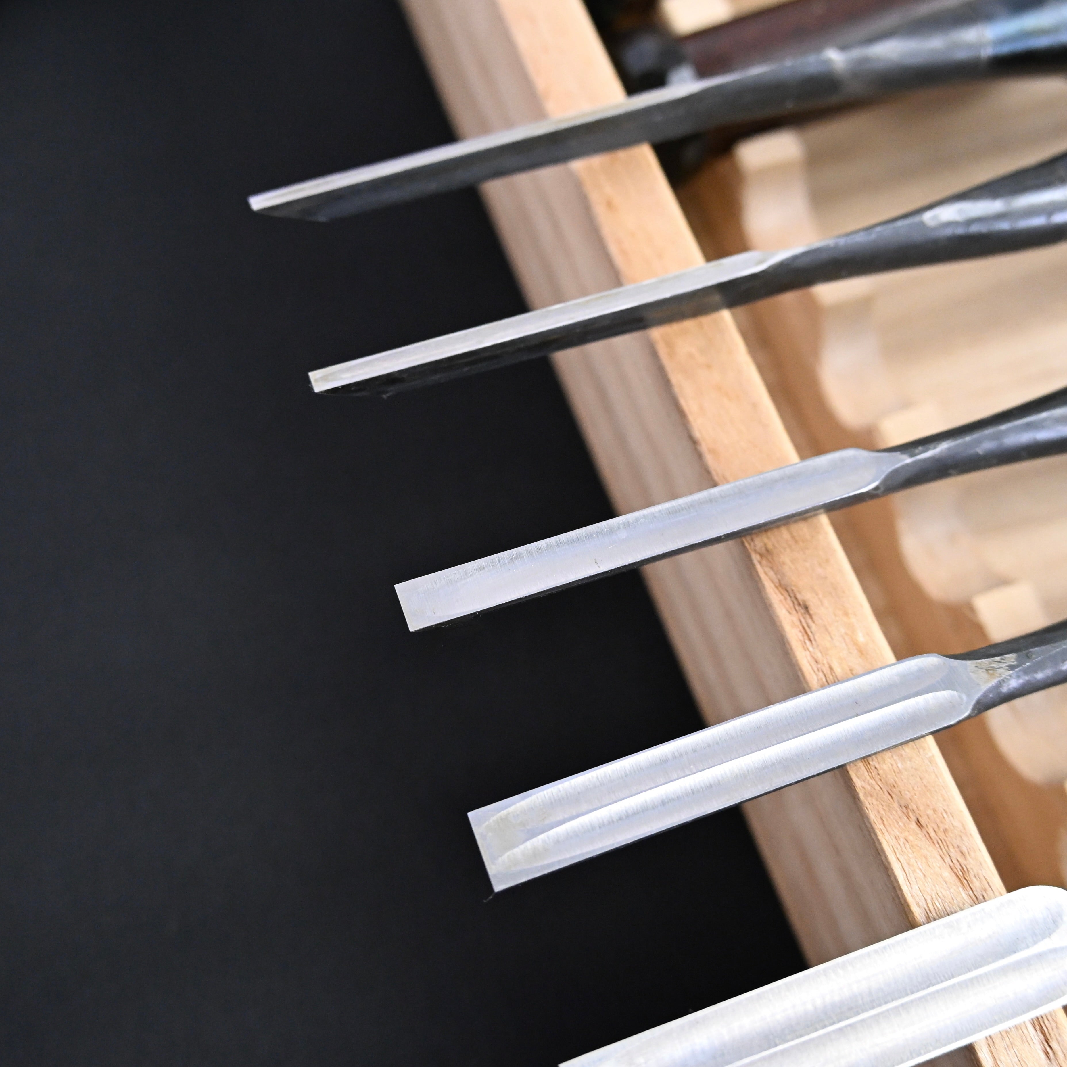 希少品  二代越孝 黒打 四ツ裏 磨仕上 20本組鑿 白紙鋼      Authentic Vintage Koshitaka Second Generation 20pc chisels set