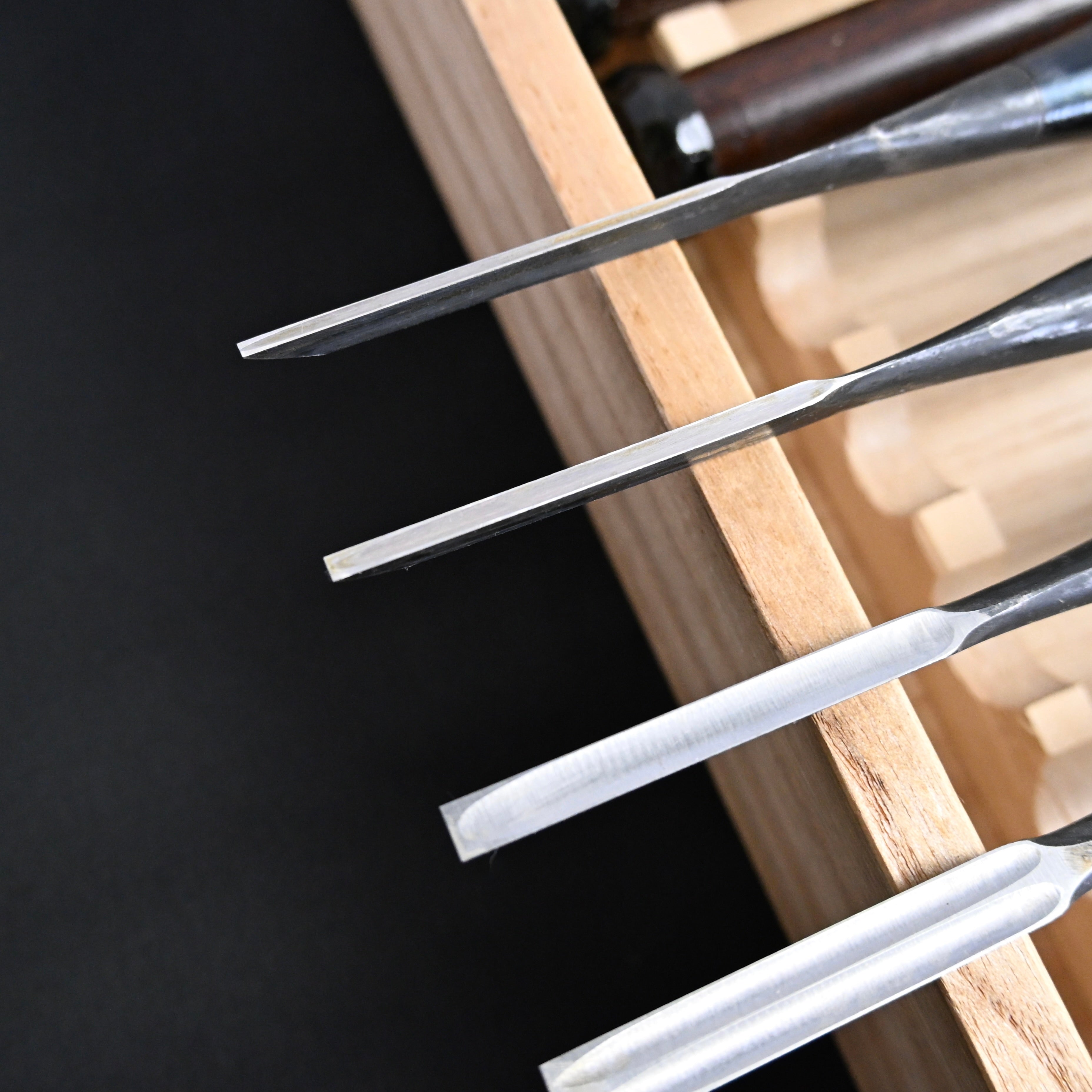 希少品  二代越孝 黒打 四ツ裏 磨仕上 20本組鑿 白紙鋼      Authentic Vintage Koshitaka Second Generation 20pc chisels set