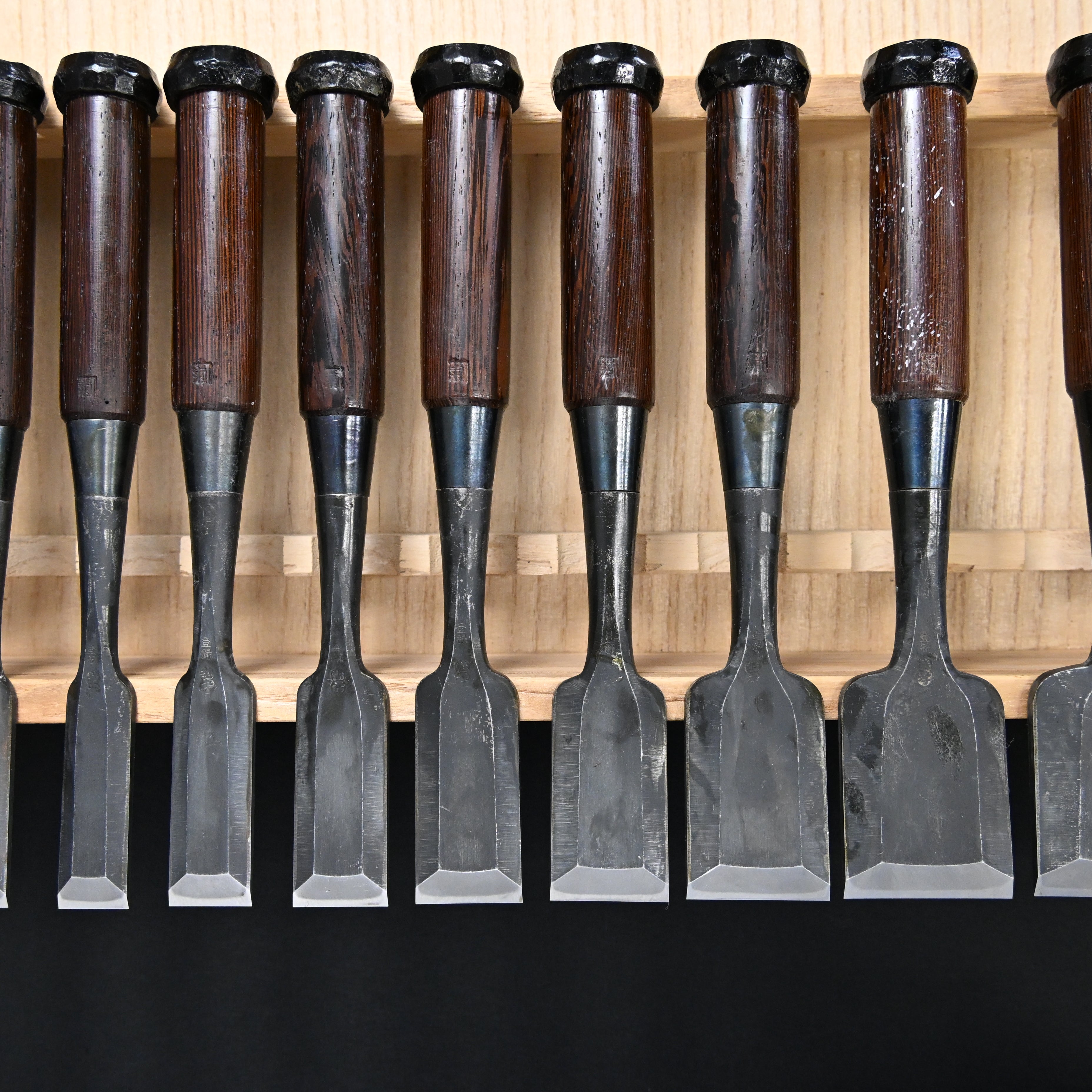 希少品  二代越孝 黒打 四ツ裏 磨仕上 20本組鑿 白紙鋼      Authentic Vintage Koshitaka Second Generation 20pc chisels set