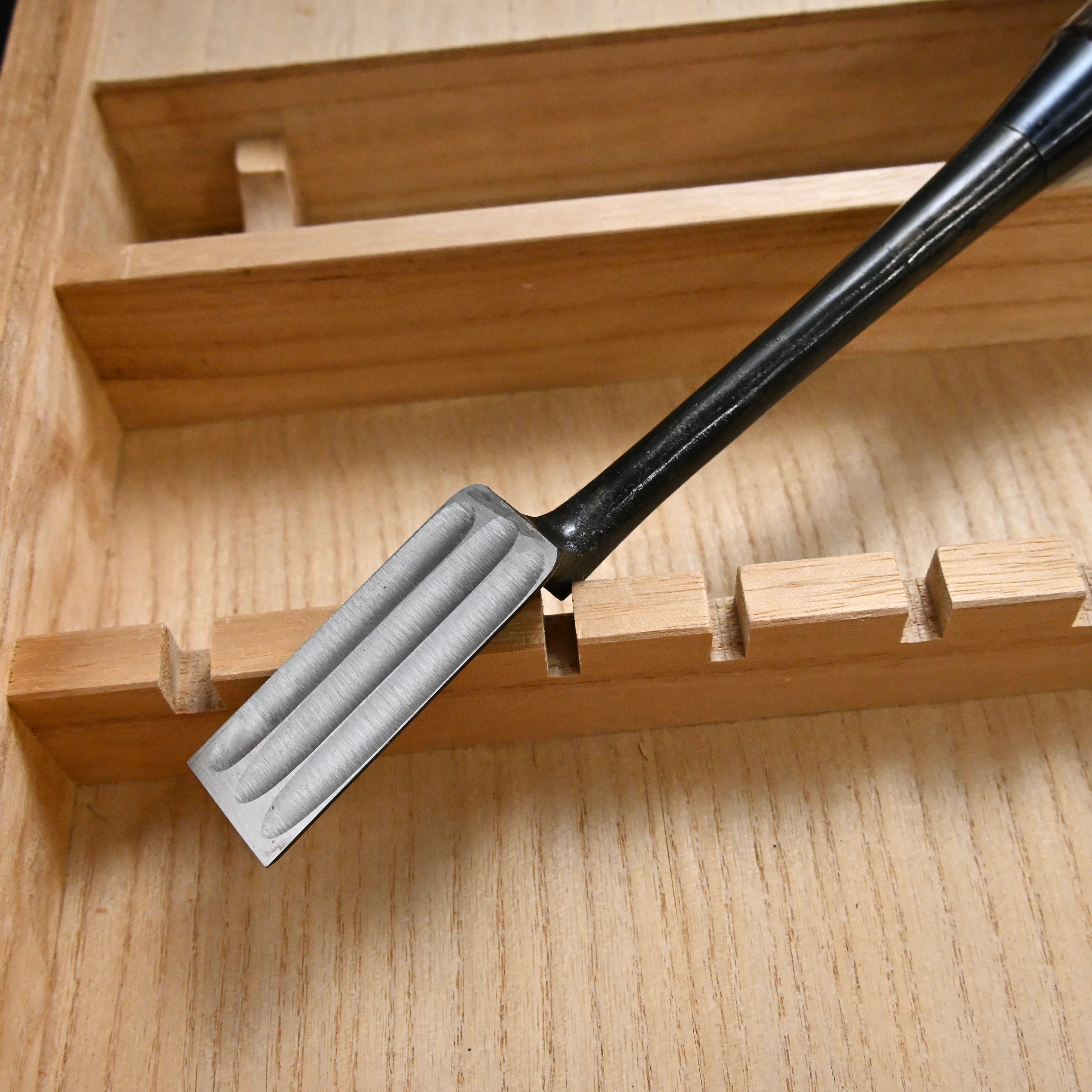 希少品  二代越孝 黒打 四ツ裏 磨仕上 20本組鑿 白紙鋼      Authentic Vintage Koshitaka Second Generation 20pc chisels set