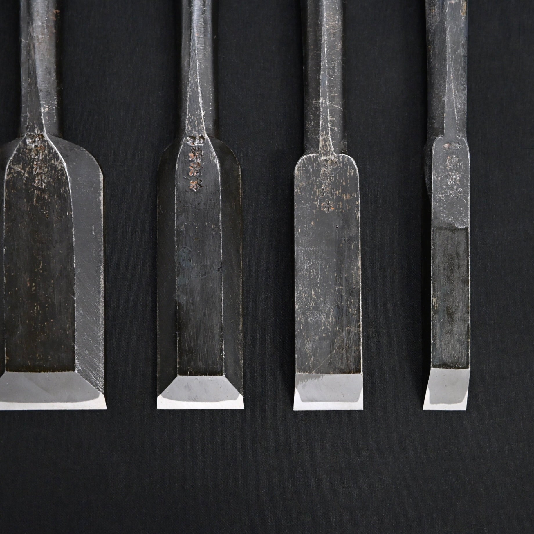 掘出し物  錦清水 叩き鑿バラ 白樫柄     Rare Stock Nishiki Kiyomi Timber Chisels Each size