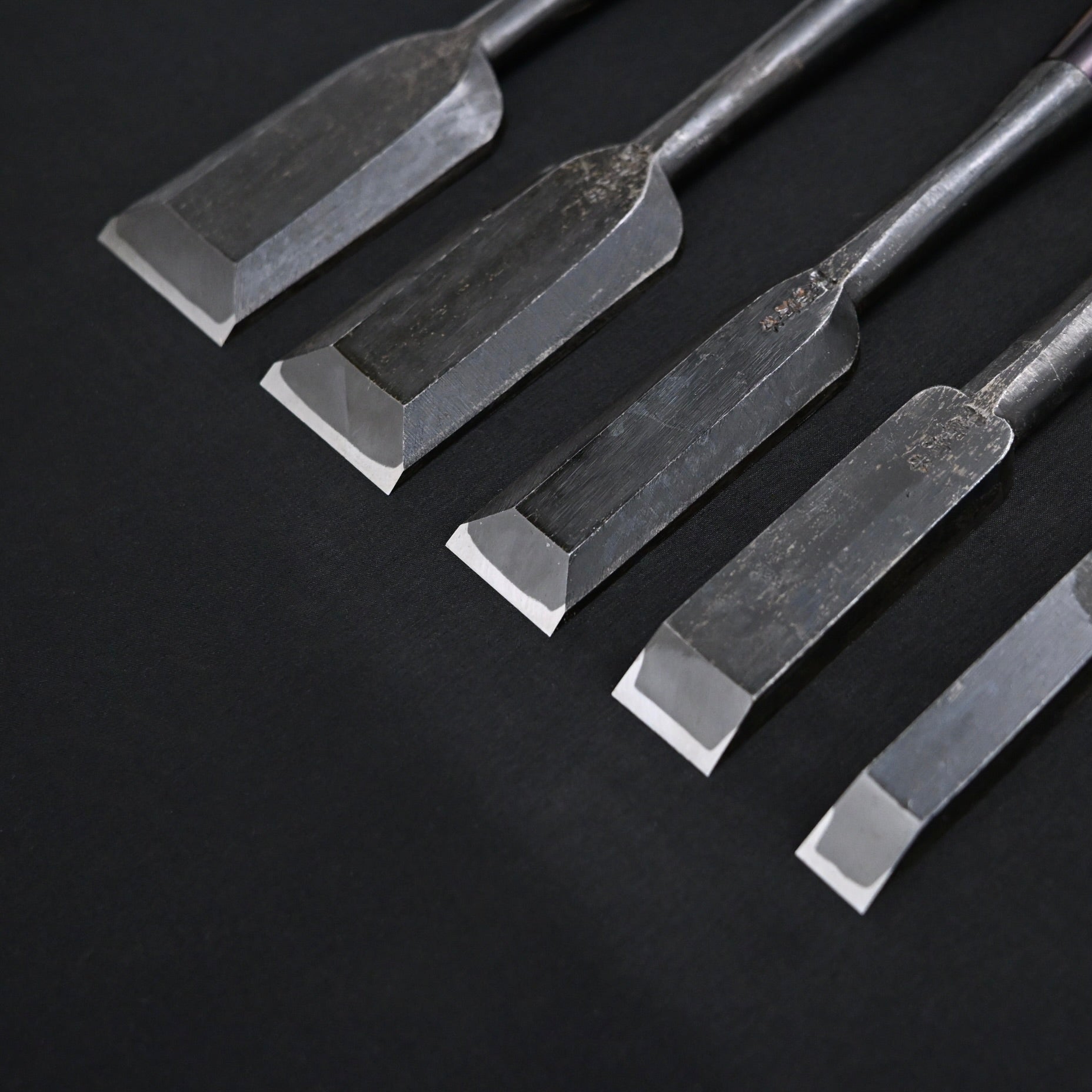 掘出し物  錦清水 叩き鑿バラ 白樫柄     Rare Stock Nishiki Kiyomi Timber Chisels Each size