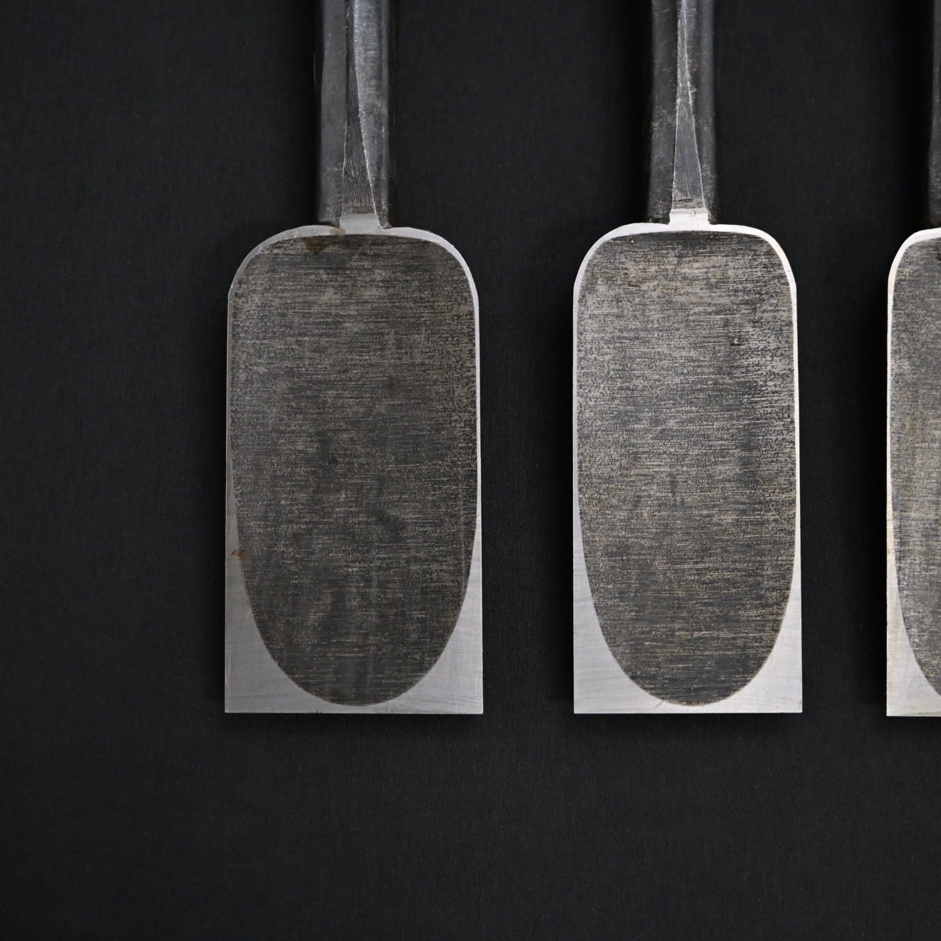 掘出し物  錦清水 叩き鑿バラ 白樫柄     Rare Stock Nishiki Kiyomi Timber Chisels Each size