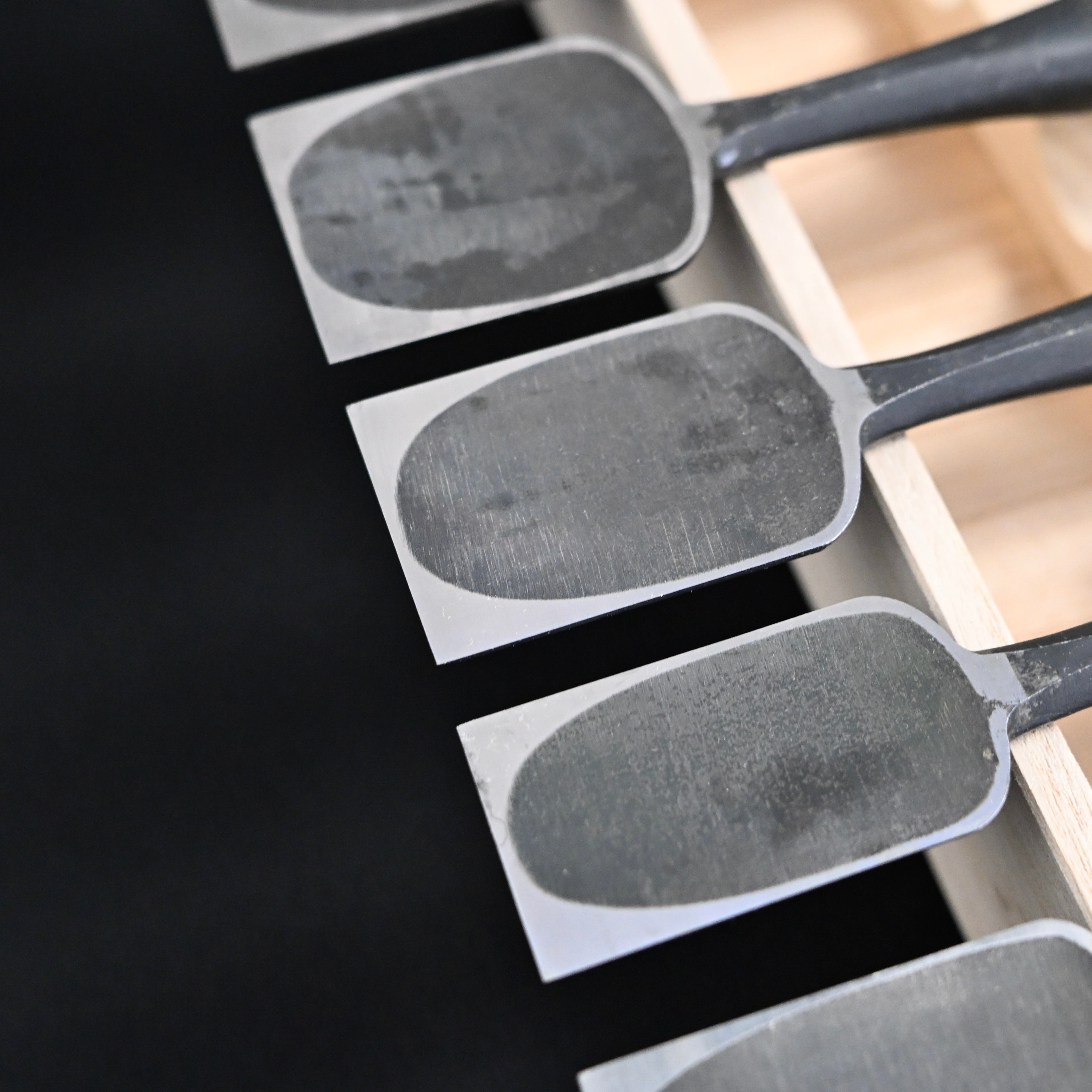 掘出し物 孝弘 面取追入組鑿 赤樫柄 13本組   Old Stock Takahiro Bench chisels set