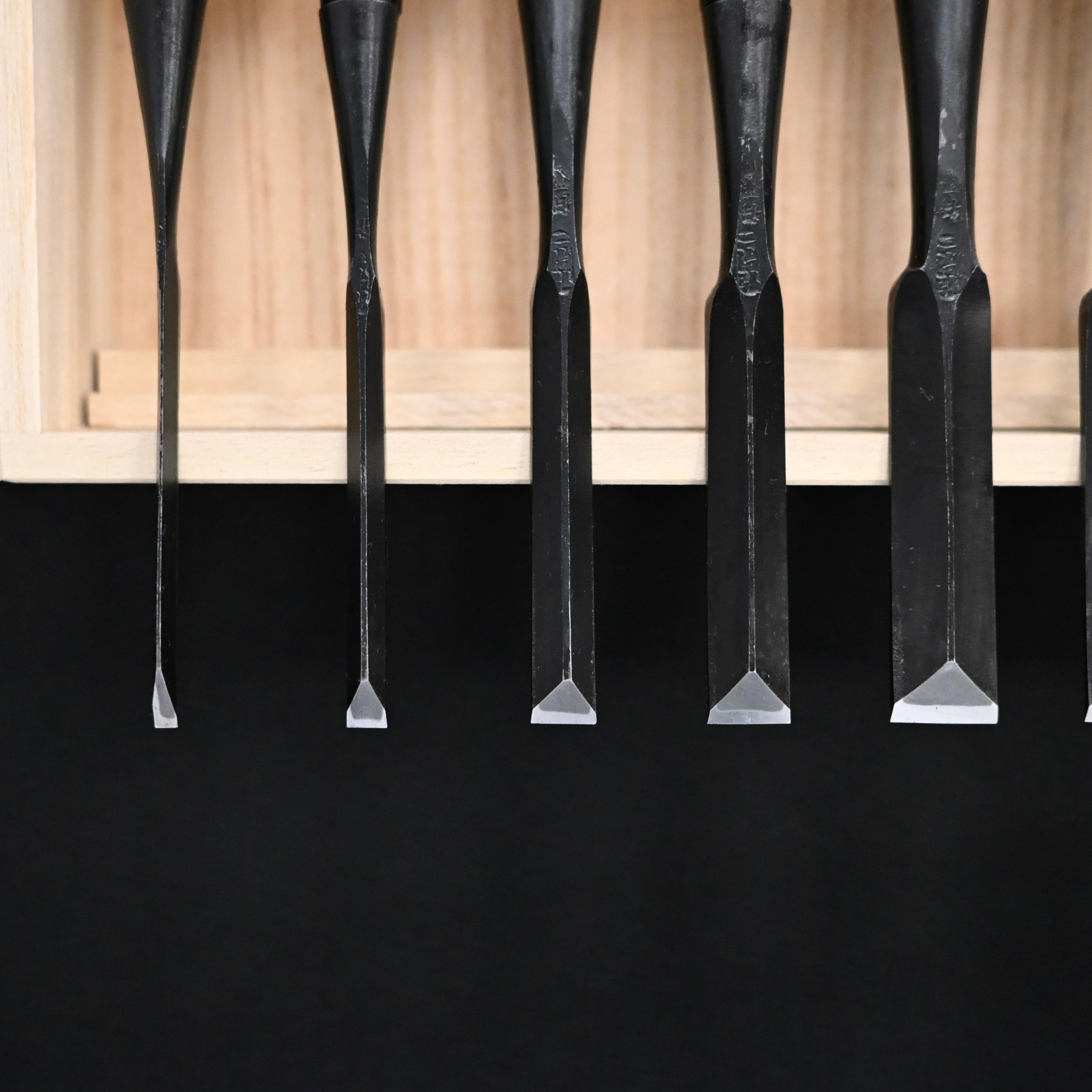 二治弘 鎬 追入組鑿 白樫柄    Nijihiro Dovetail Bench chisels set white Oak Handle by Chuutarou Imai (Fujihiro)