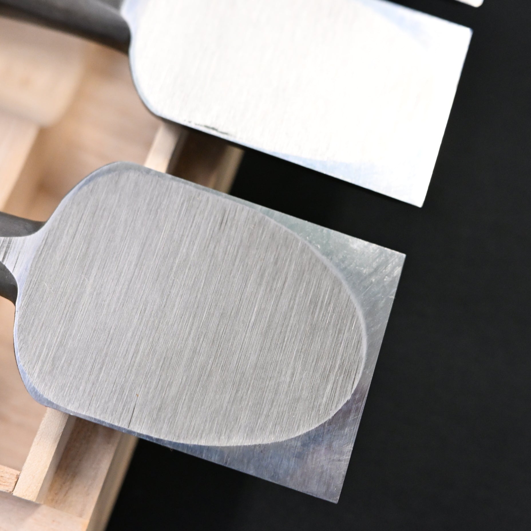 菊弘丸 追入組鑿 積層材 白樫柄 5本組    Kikuhiromaru Bench chisels set with white oak handle(Oirenomi)
