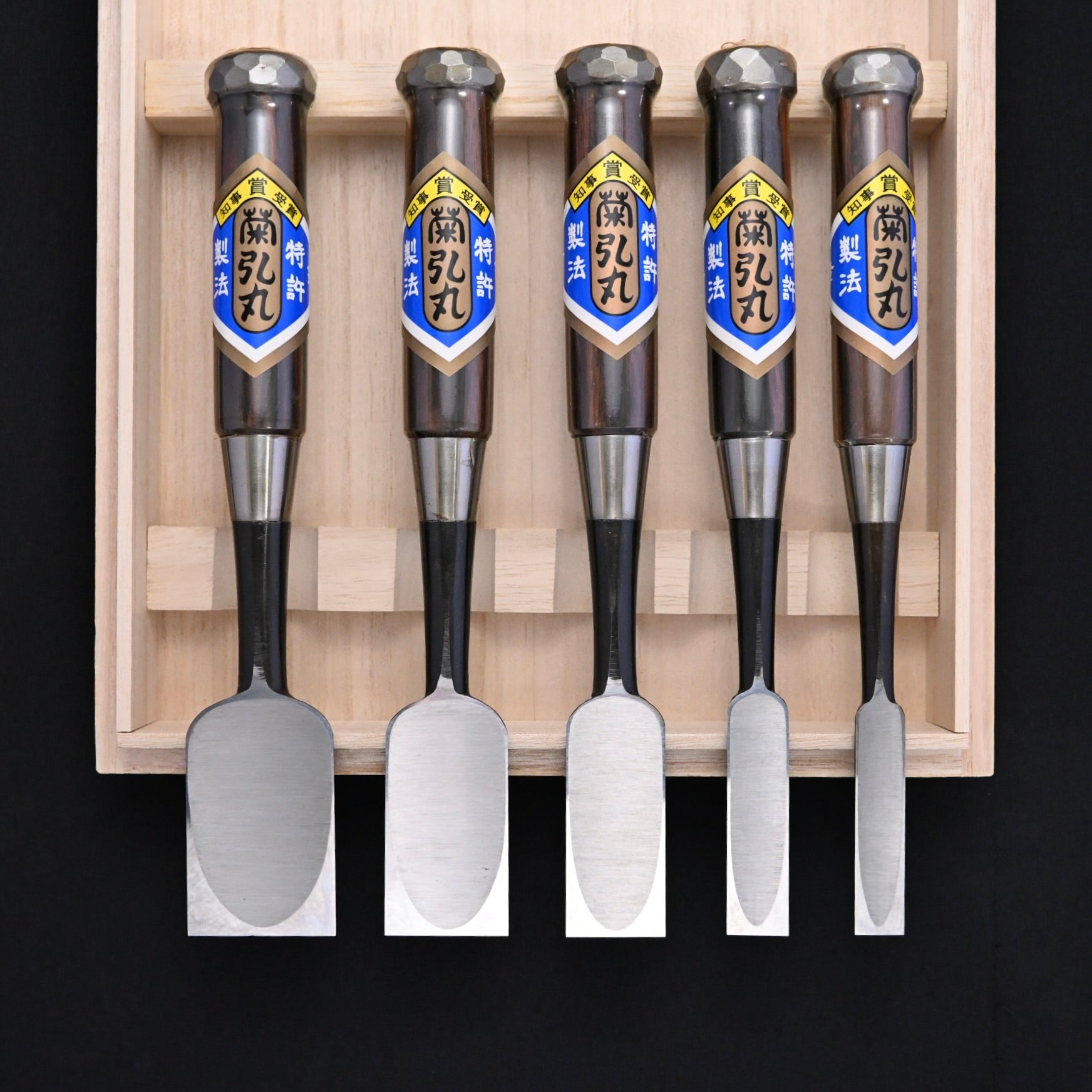 菊弘丸 追入組鑿 黒檀柄 5本組    Kikuhiromaru Bench chisels set with Ebony handle(Oirenomi)