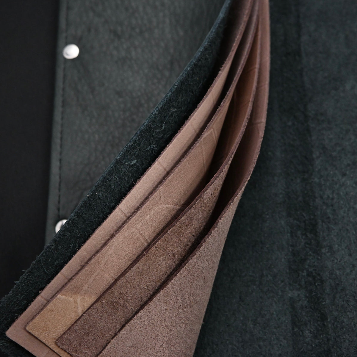 Daido Bench chisels Leather Cloth Bag Glay    大道 本革グレー鑿巻 追入用 本革黒紐付き ３ヶ袖付