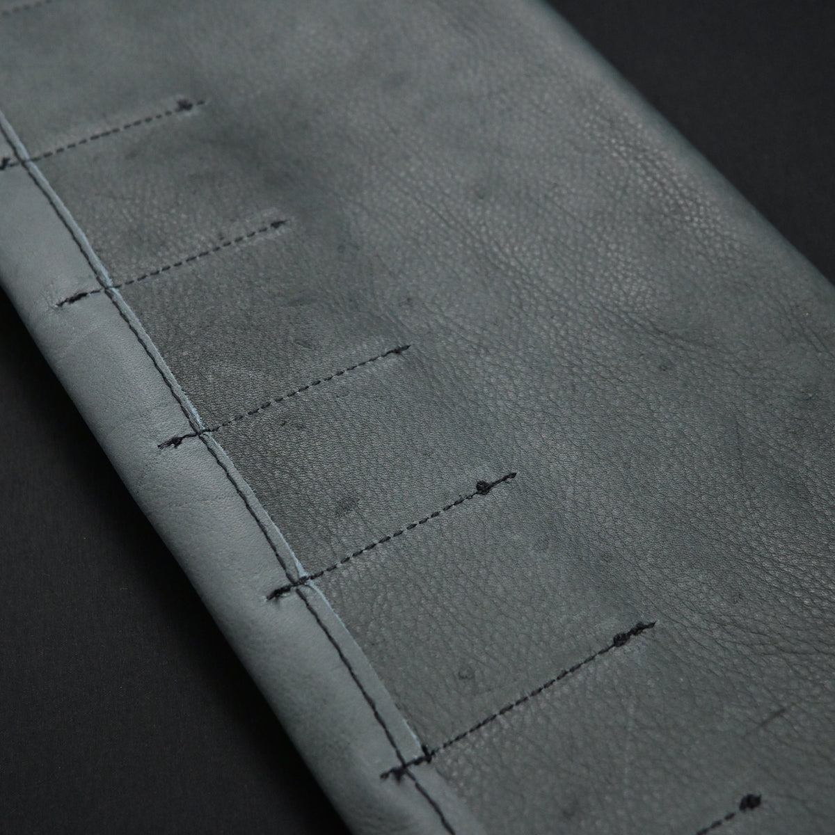 Daido Timber chisels Leather Cloth Bag Glay 大道 本革叩鑿巻 黒紐付き３ヶ袖付 グレー