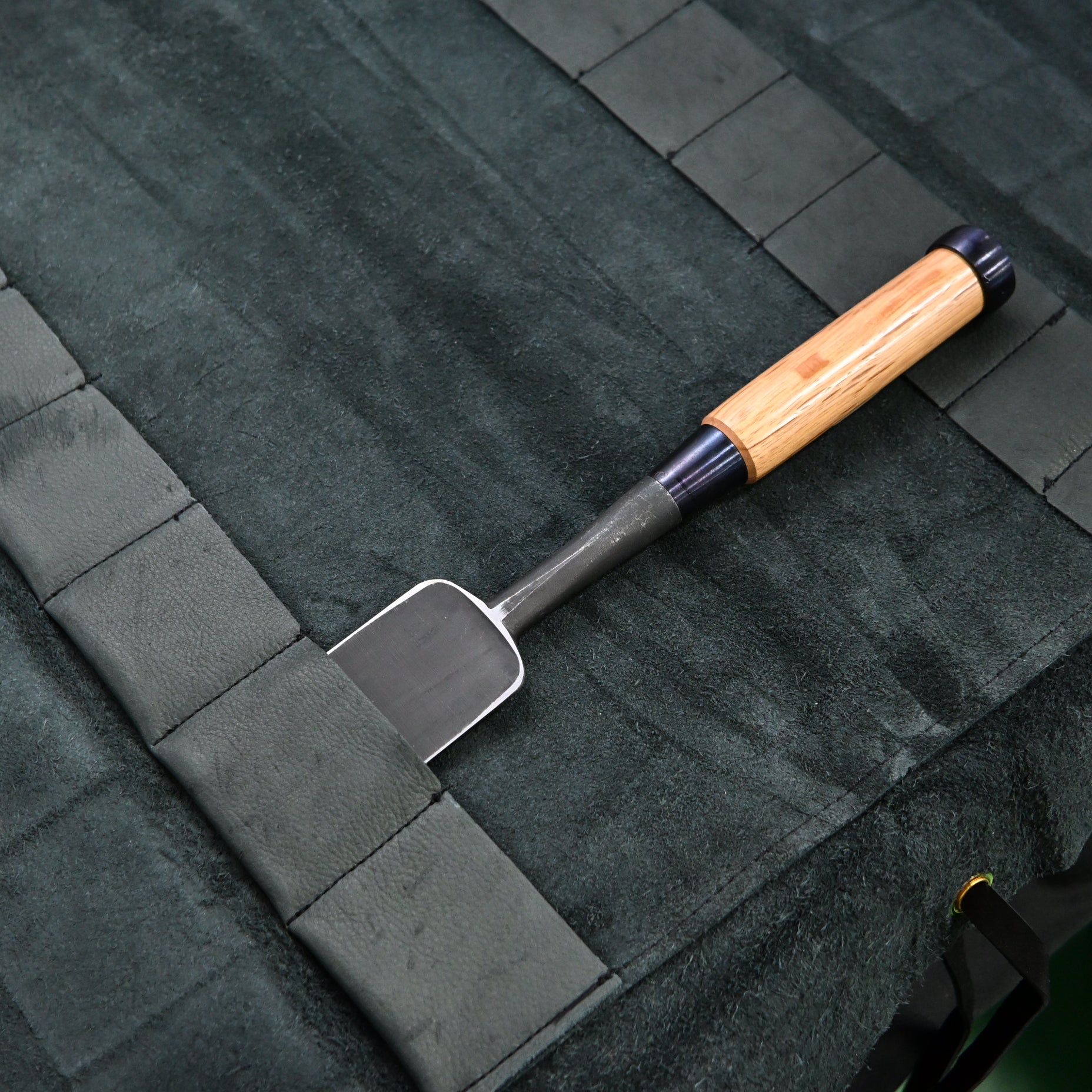 Daido Timber chisels Leather Cloth Bag Glay 大道 本革叩鑿巻 黒紐付き３ヶ袖付 グレー