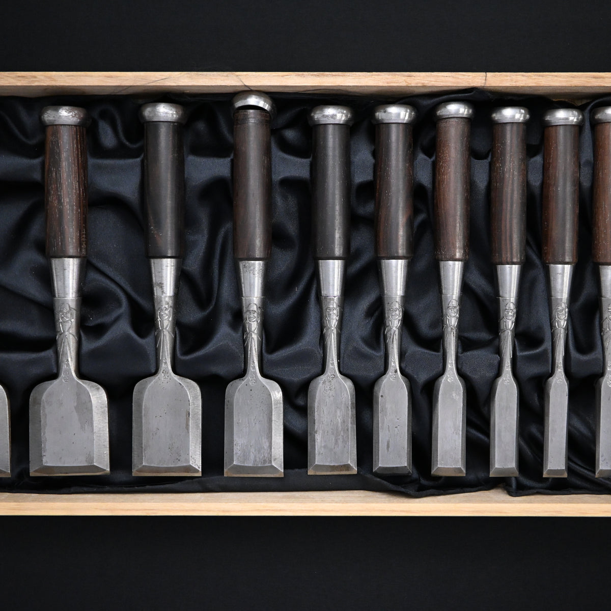 Authentic Vintage Naoyuki (Yamahiro) Bench Chisels set by Okayama Takeshi  希少品  岡山猛作 直之(問屋銘) 追入鑿15本組