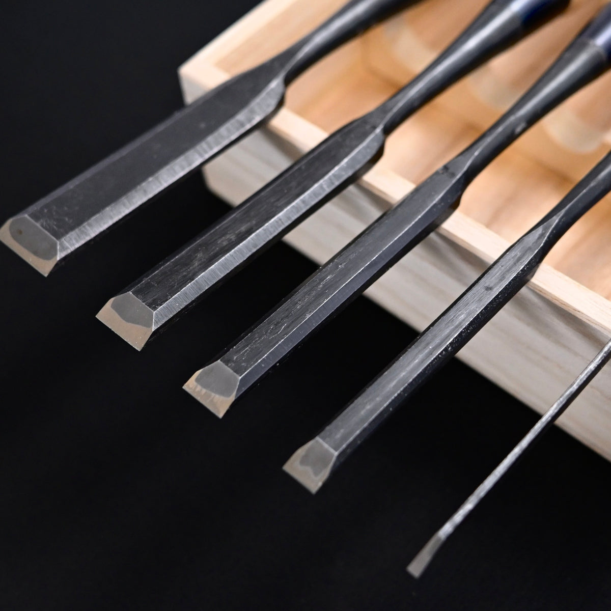 利久 面取薄鑿 5本組   Toshihisa Paring chisels Set (Usunomi) with white steel 5-Piece