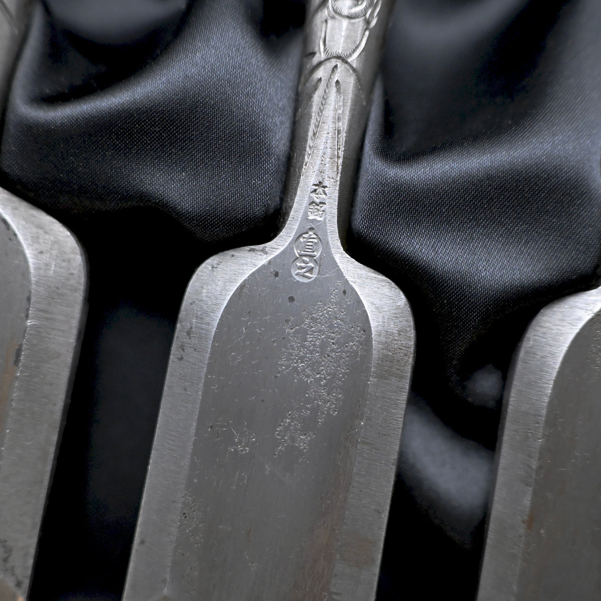 Authentic Vintage Naoyuki (Yamahiro) Bench Chisels set by Okayama Takeshi  希少品  岡山猛作 直之(問屋銘) 追入鑿15本組