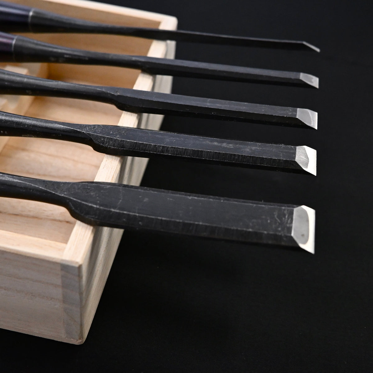 利久 面取薄鑿 5本組   Toshihisa Paring chisels Set (Usunomi) with white steel 5-Piece