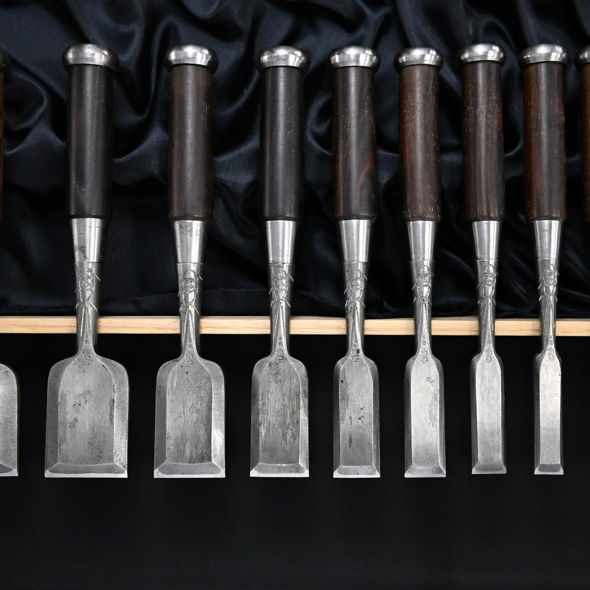 Authentic Vintage Naoyuki (Yamahiro) Bench Chisels set by Okayama Takeshi  希少品  岡山猛作 直之(問屋銘) 追入鑿15本組