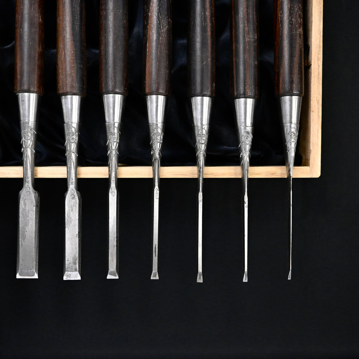 Authentic Vintage Naoyuki (Yamahiro) Bench Chisels set by Okayama Takeshi  希少品  岡山猛作 直之(問屋銘) 追入鑿15本組