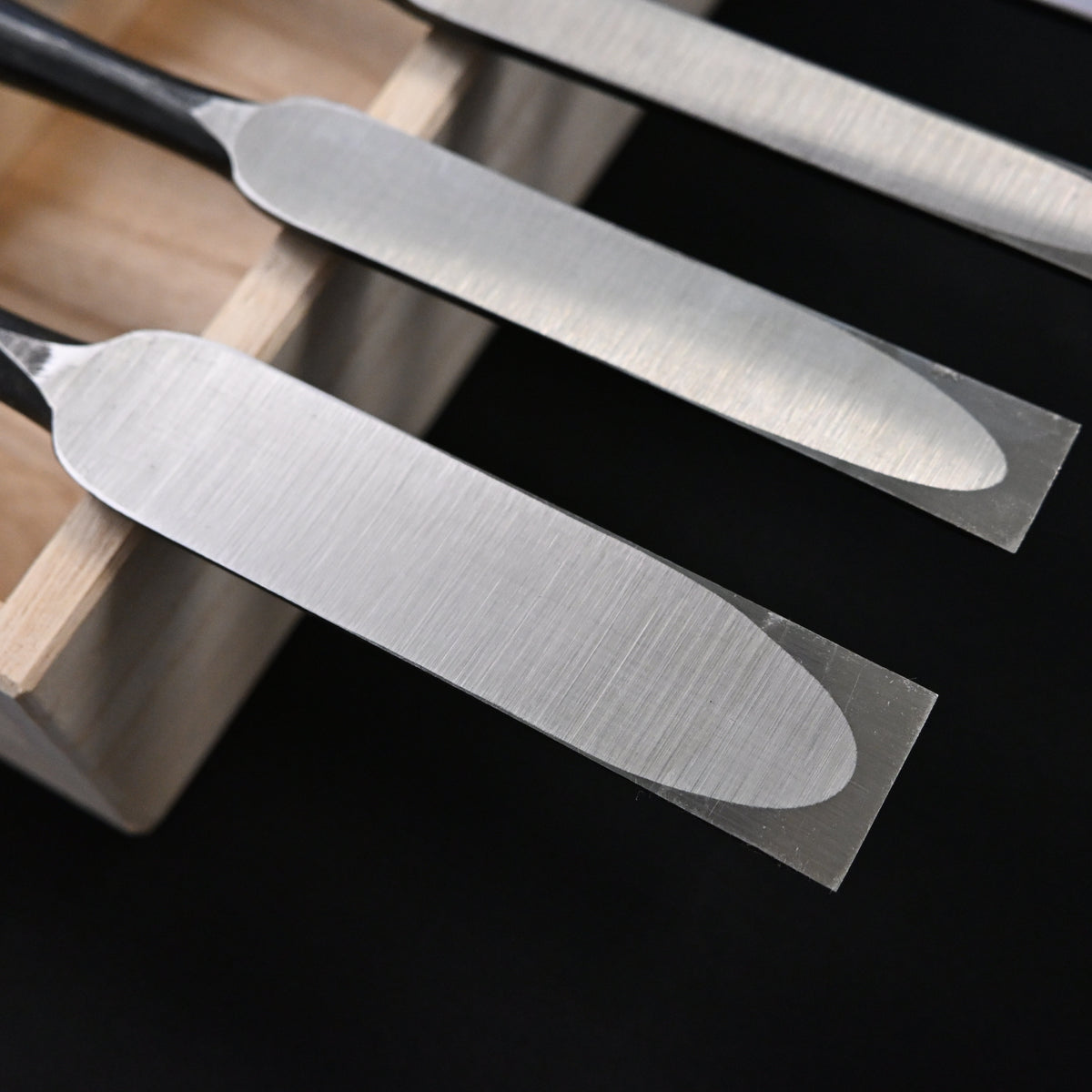 利久 面取薄鑿 5本組   Toshihisa Paring chisels Set (Usunomi) with white steel 5-Piece