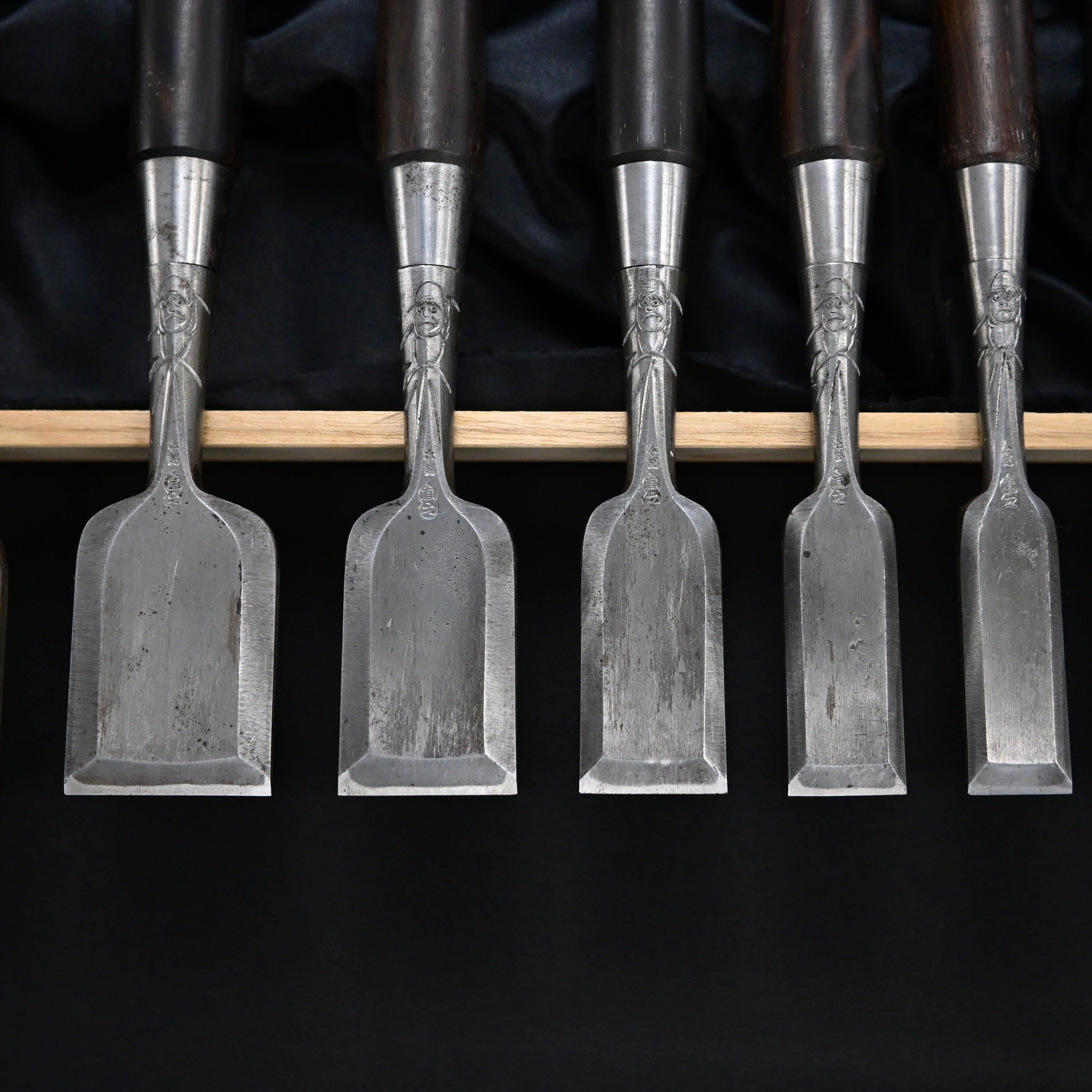Authentic Vintage Naoyuki (Yamahiro) Bench Chisels set by Okayama Takeshi  希少品  岡山猛作 直之(問屋銘) 追入鑿15本組