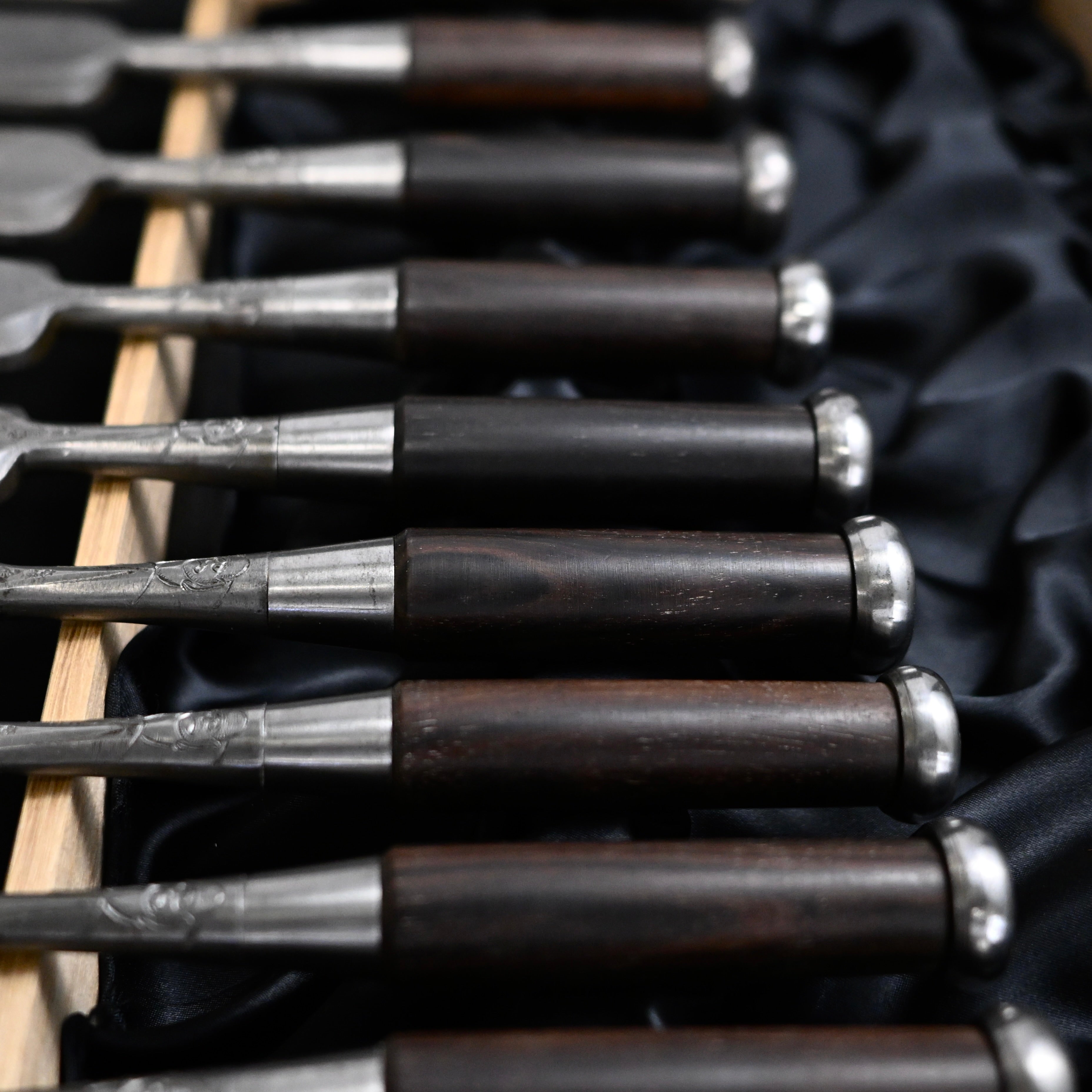 Authentic Vintage Naoyuki (Yamahiro) Bench Chisels set by Okayama Takeshi  希少品  岡山猛作 直之(問屋銘) 追入鑿15本組