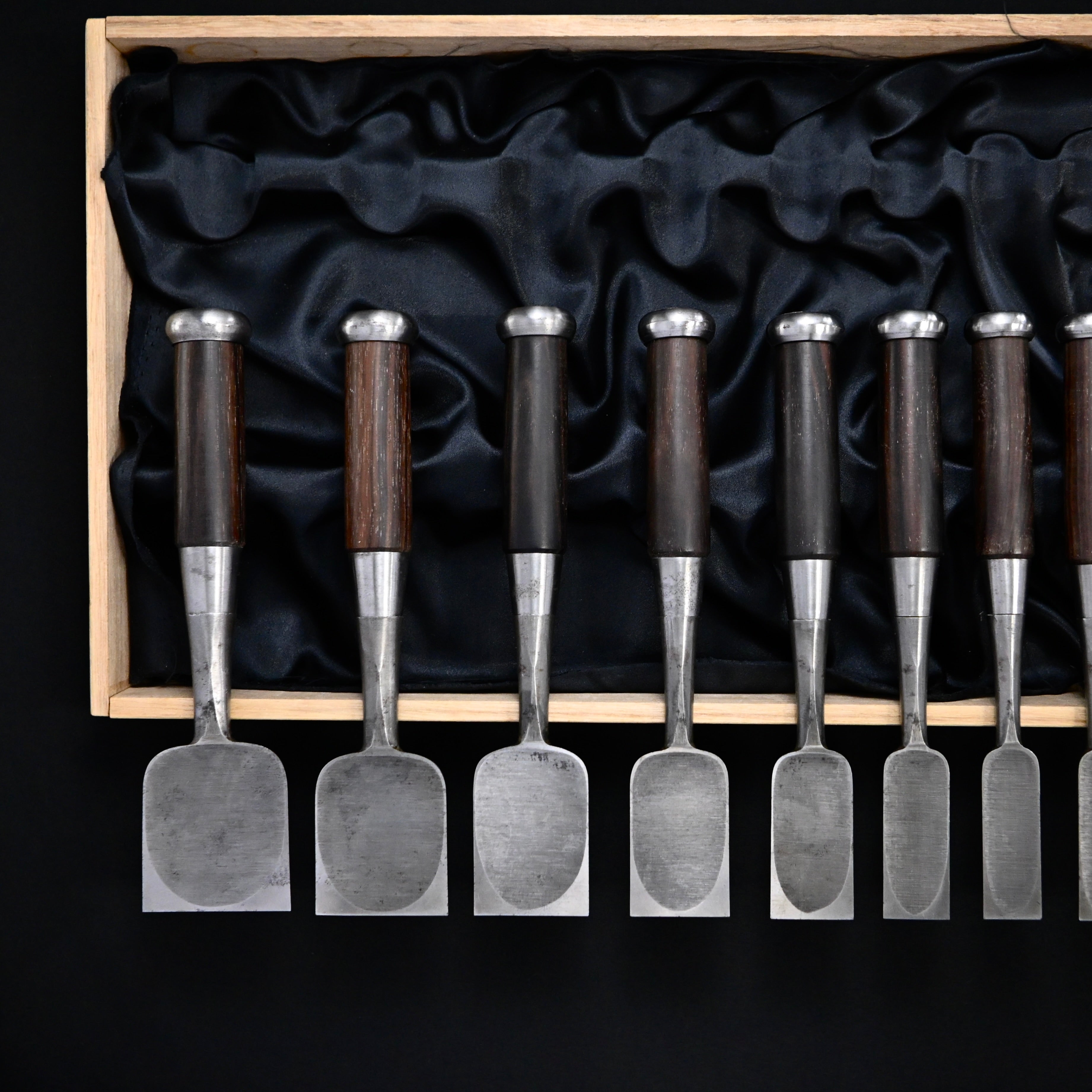 Authentic Vintage Naoyuki (Yamahiro) Bench Chisels set by Okayama Takeshi  希少品  岡山猛作 直之(問屋銘) 追入鑿15本組