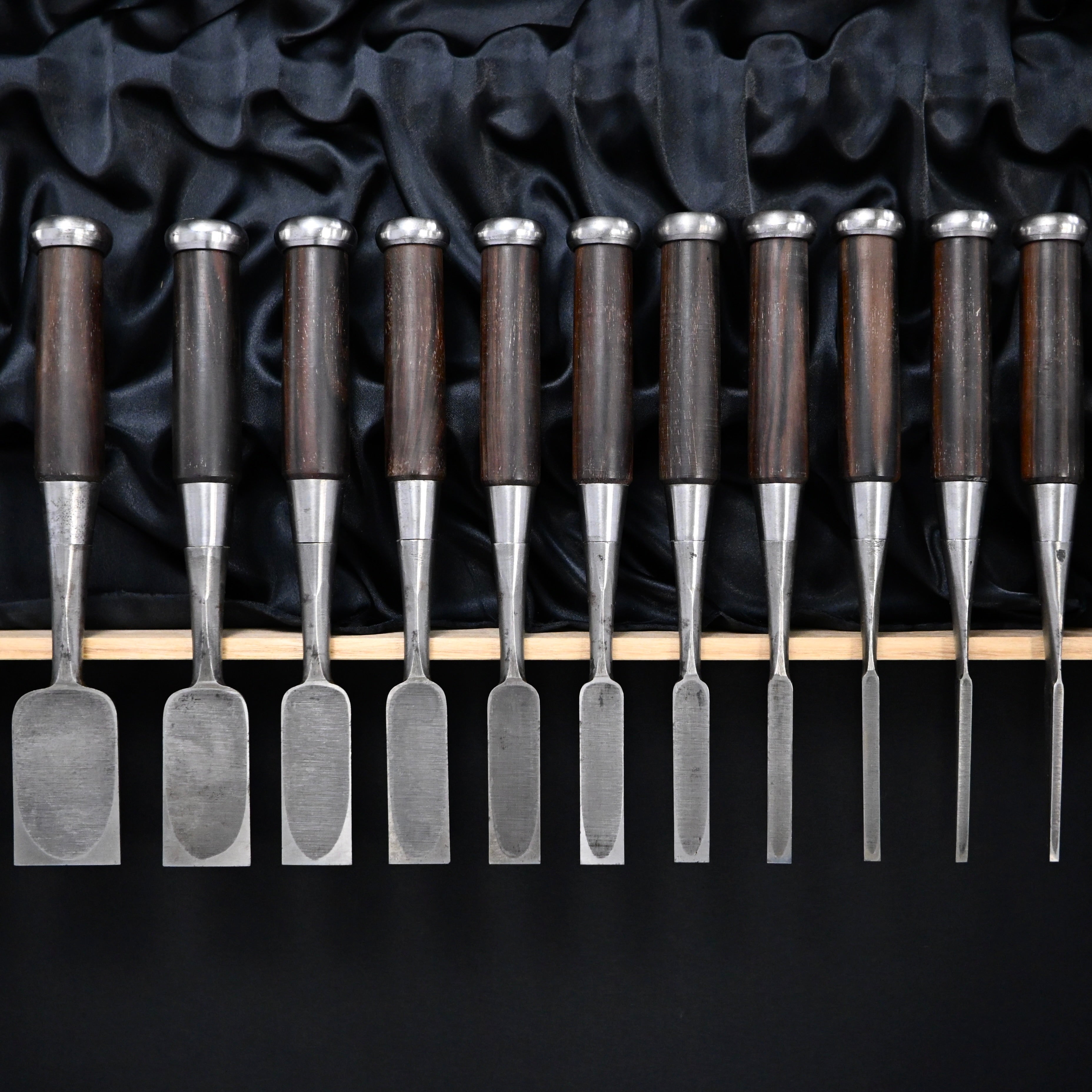 Authentic Vintage Naoyuki (Yamahiro) Bench Chisels set by Okayama Takeshi  希少品  岡山猛作 直之(問屋銘) 追入鑿15本組