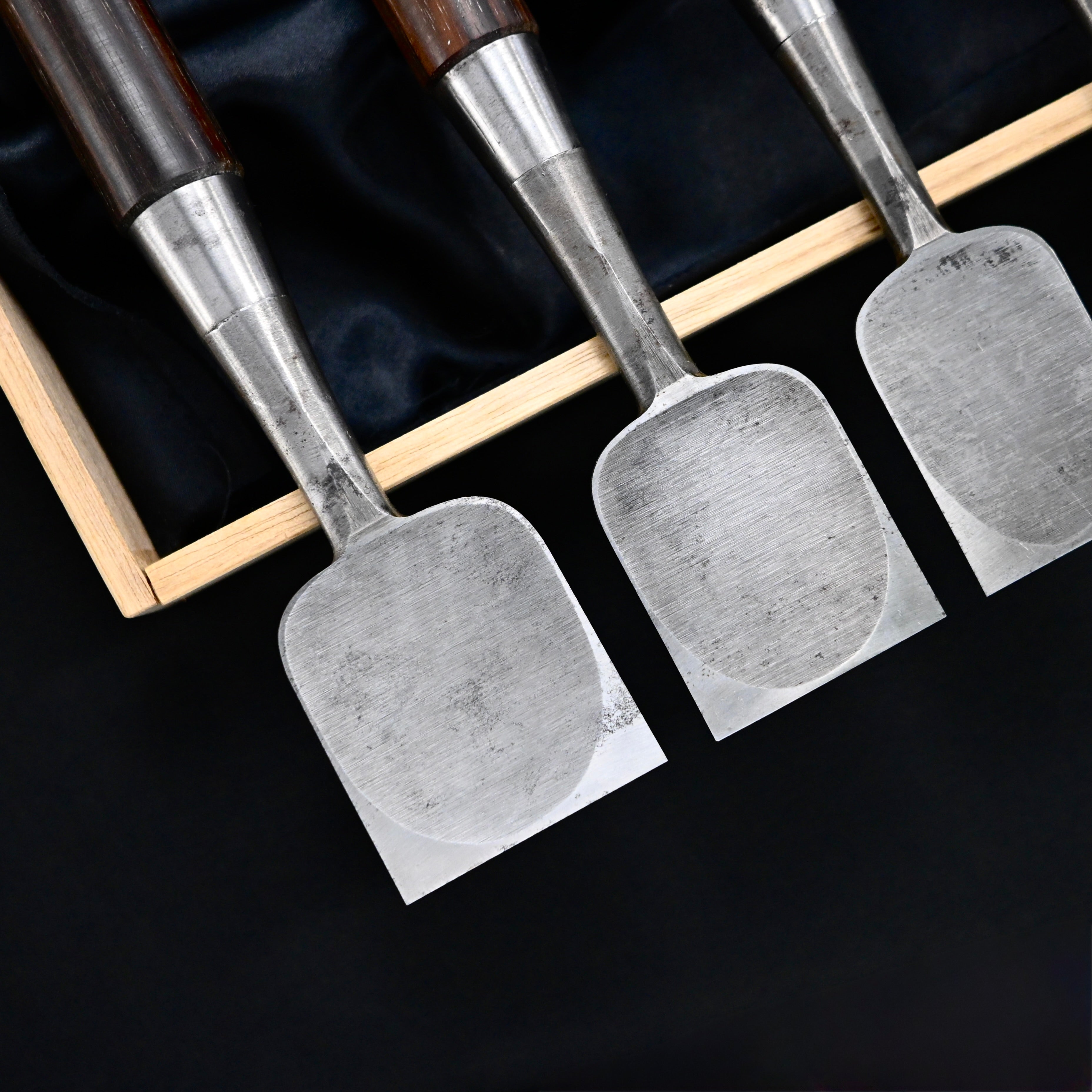 Authentic Vintage Naoyuki (Yamahiro) Bench Chisels set by Okayama Takeshi  希少品  岡山猛作 直之(問屋銘) 追入鑿15本組