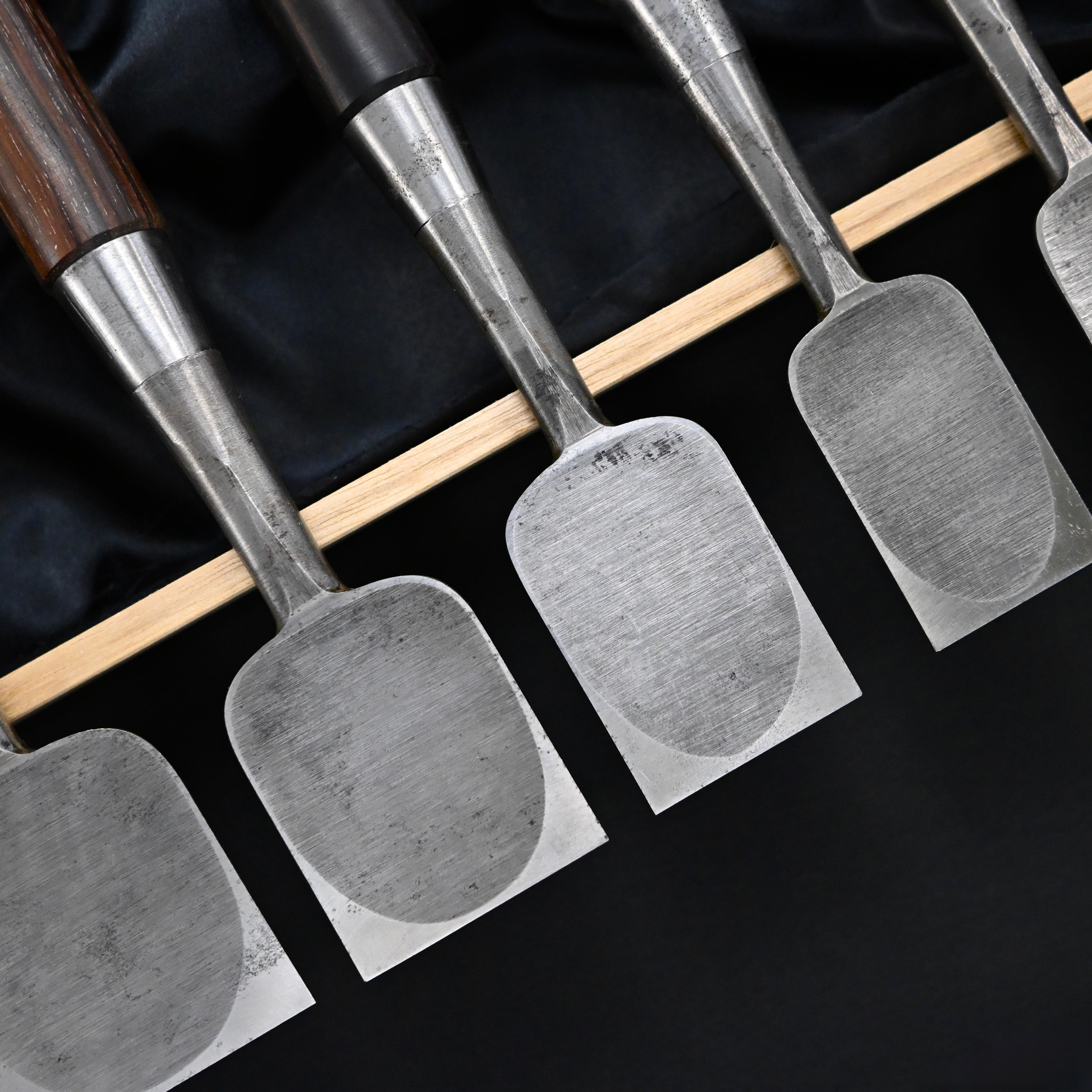 Authentic Vintage Naoyuki (Yamahiro) Bench Chisels set by Okayama Takeshi  希少品  岡山猛作 直之(問屋銘) 追入鑿15本組