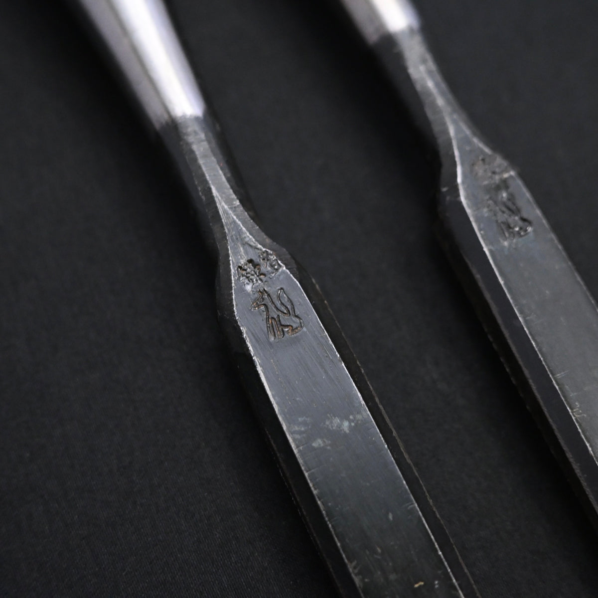 掘り出し物 磯野信夫作 狐 面取り追入鑿 5分    Old stock Kitsune Bench chisels 15mm with white steel by Isono Nobuo
