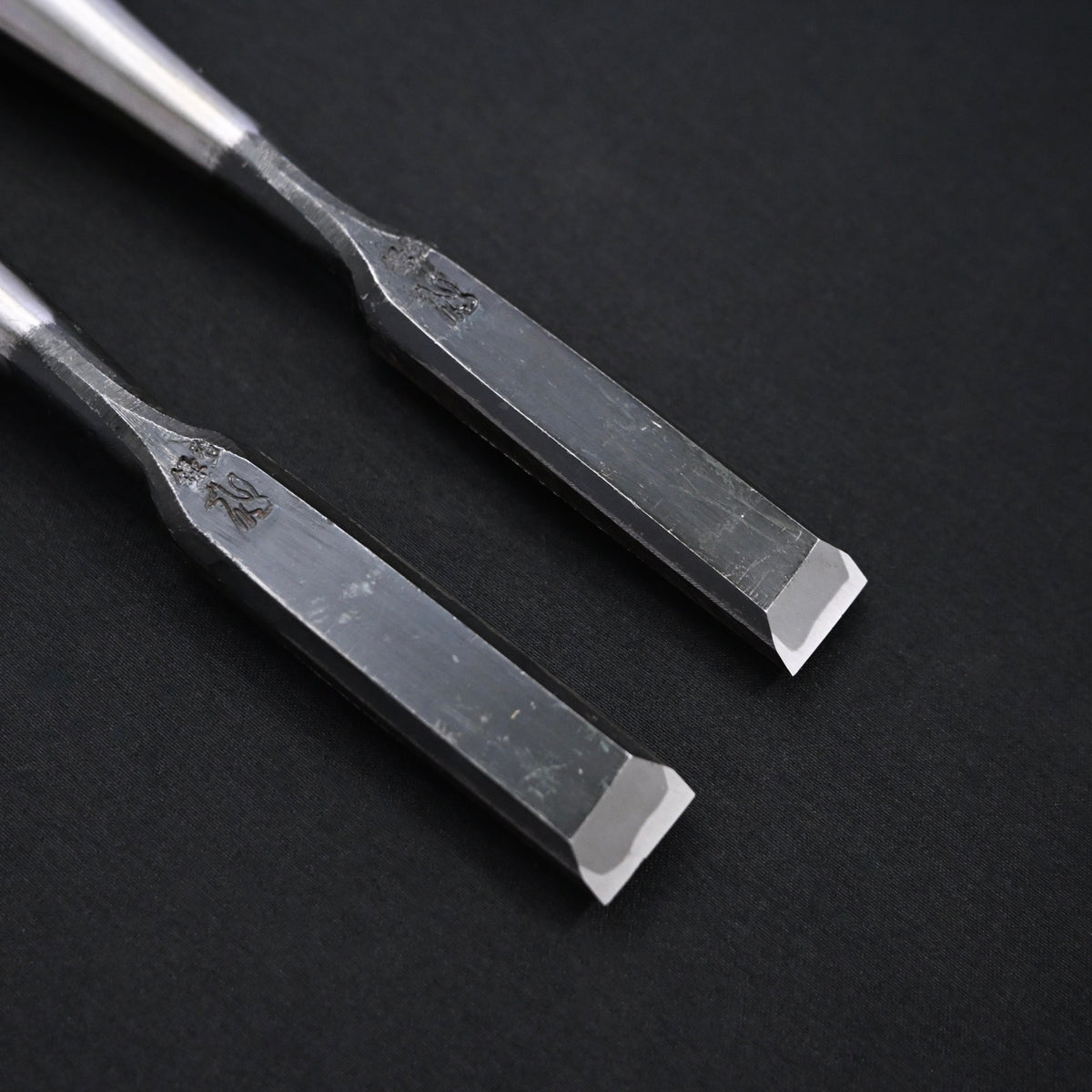掘り出し物 磯野信夫作 狐 面取り追入鑿 5分    Old stock Kitsune Bench chisels 15mm with white steel by Isono Nobuo